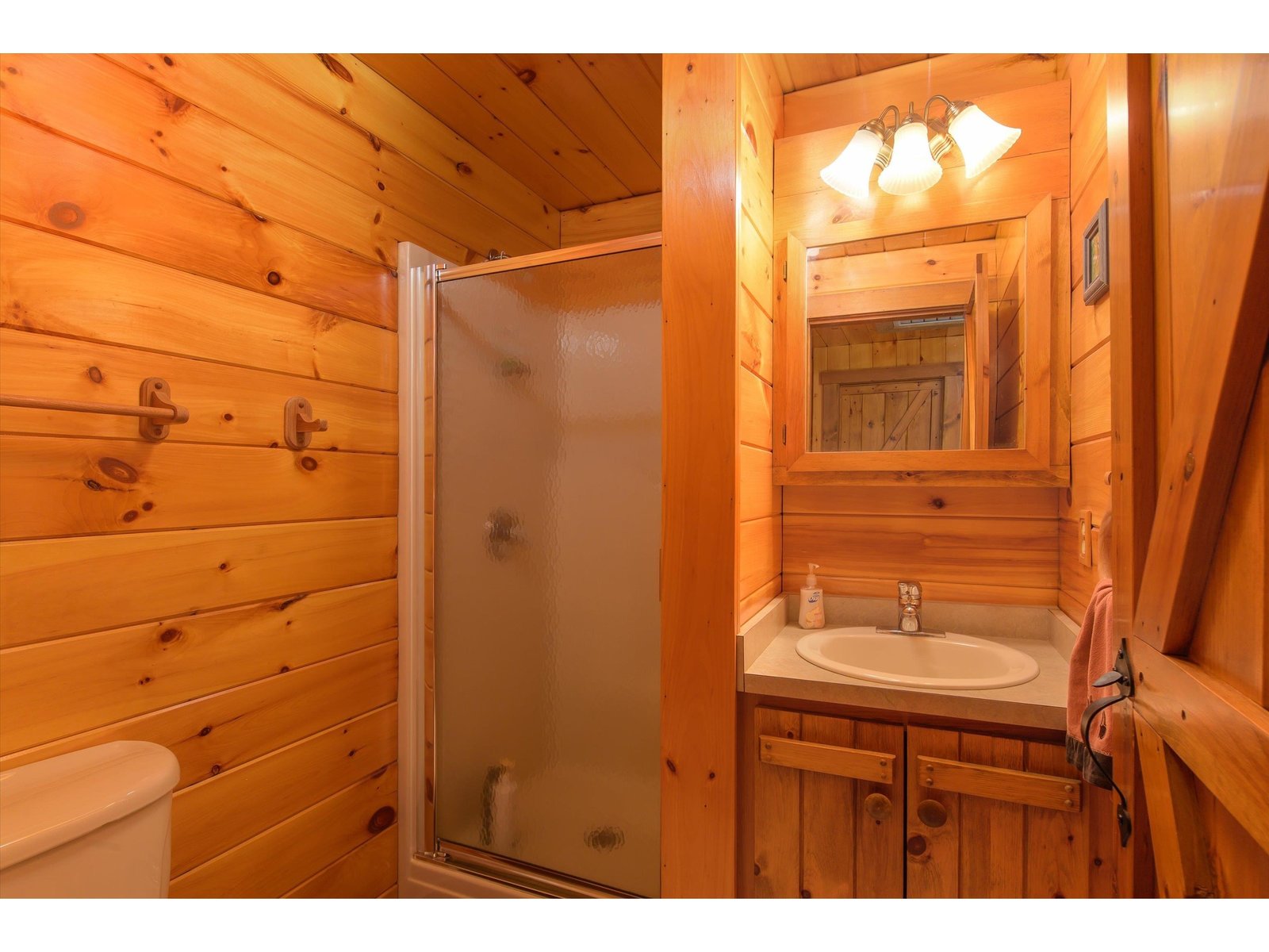 3/4 bath on upper level...