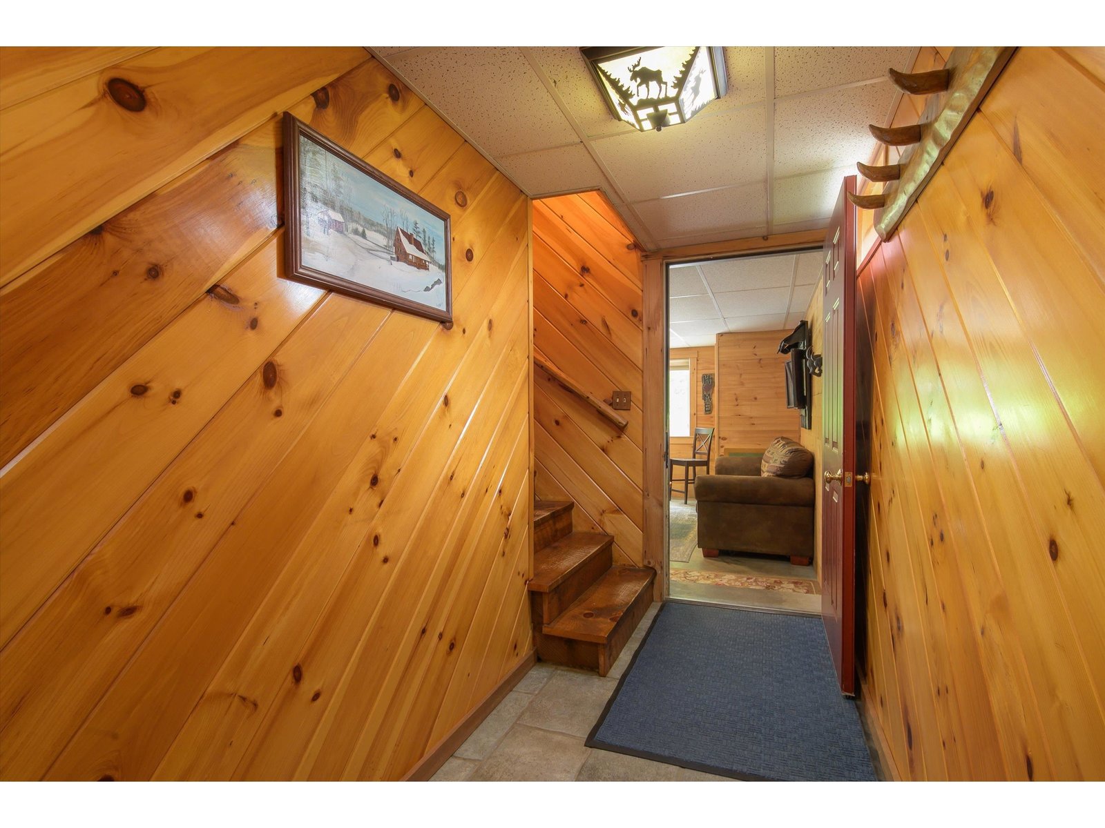 Access to additional bedrooms from 2nd family room...