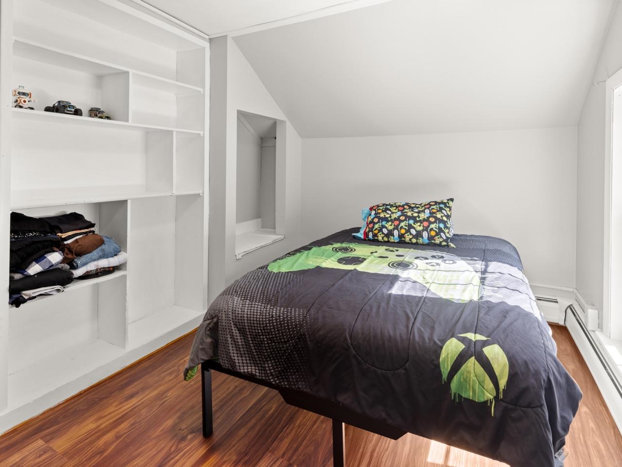 3rd Bedroom with Built-ins