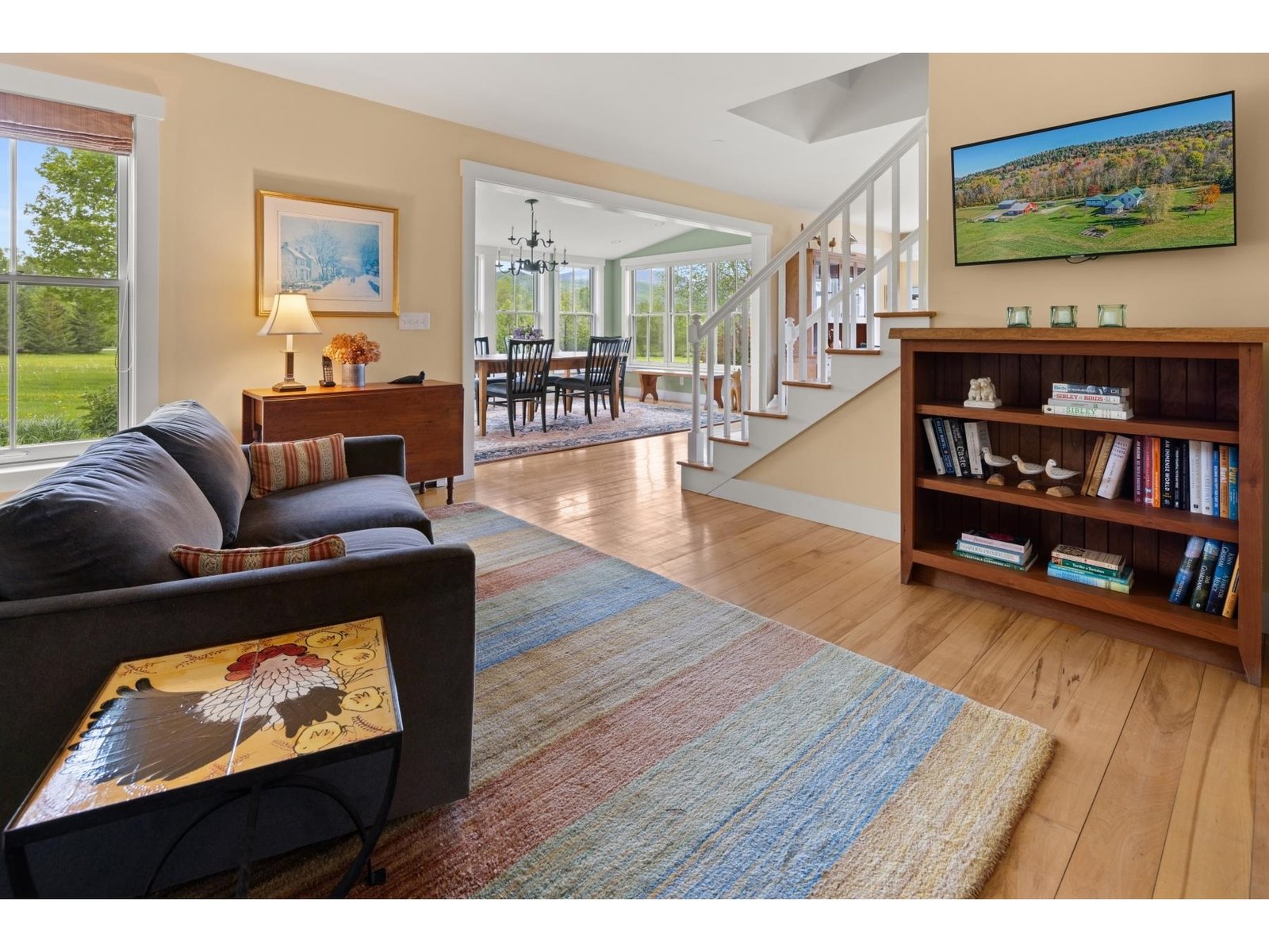 Cozy sitting area off kitchen