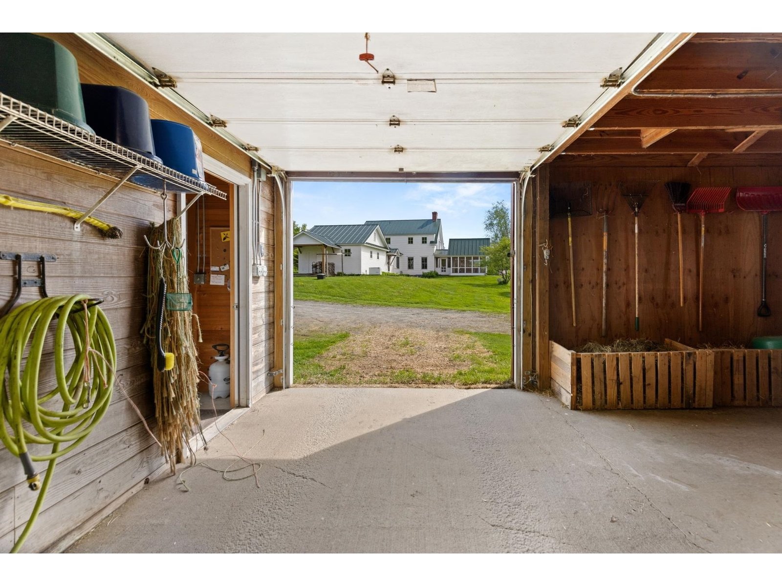 Barn with 2 overhead electric doors