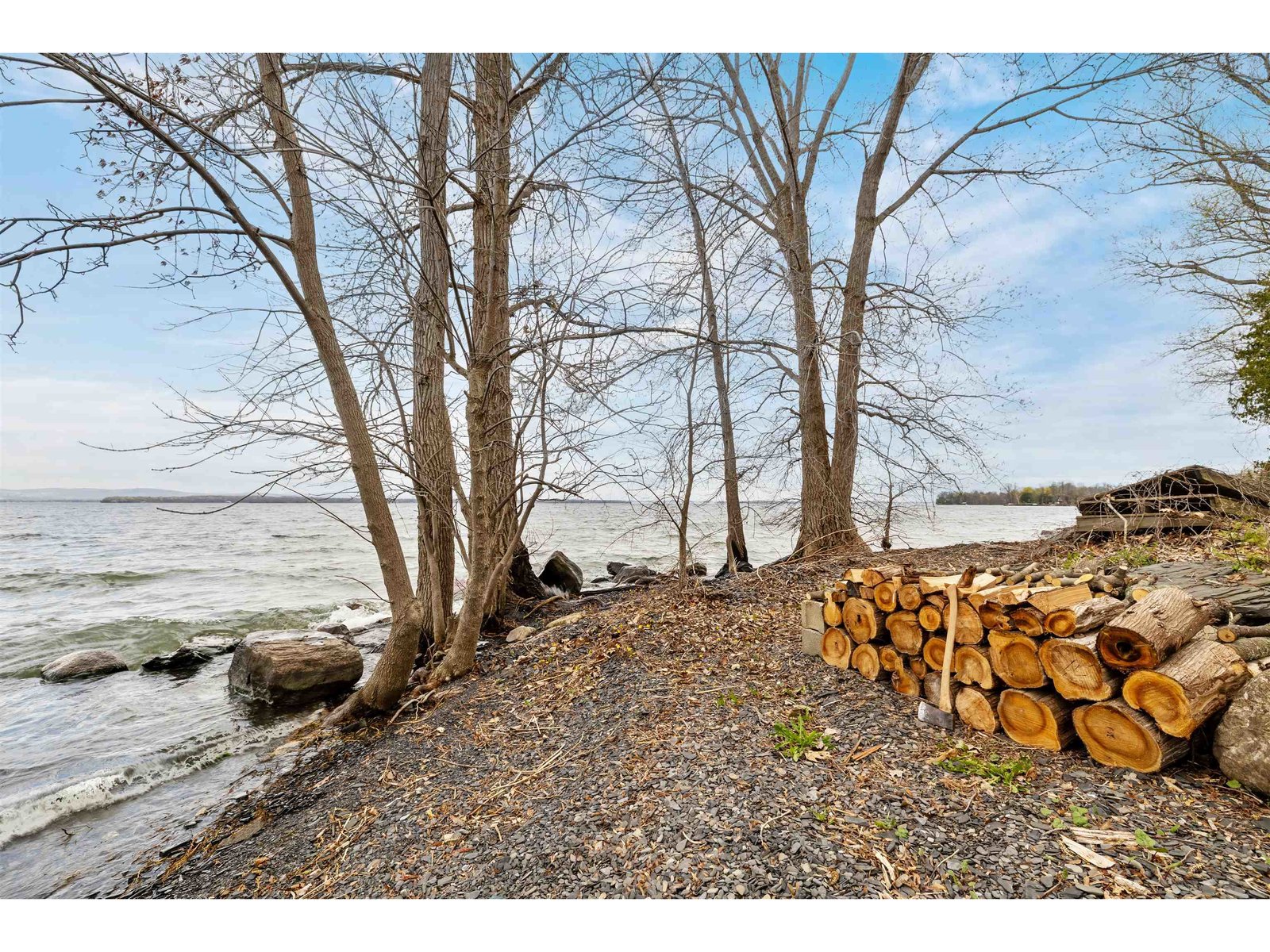 215 Lakeview Drive