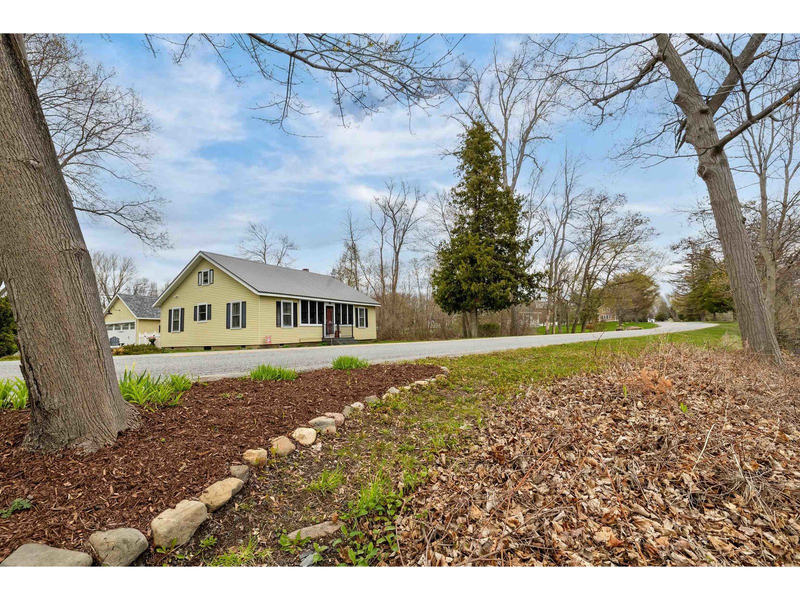 215 Lakeview Drive