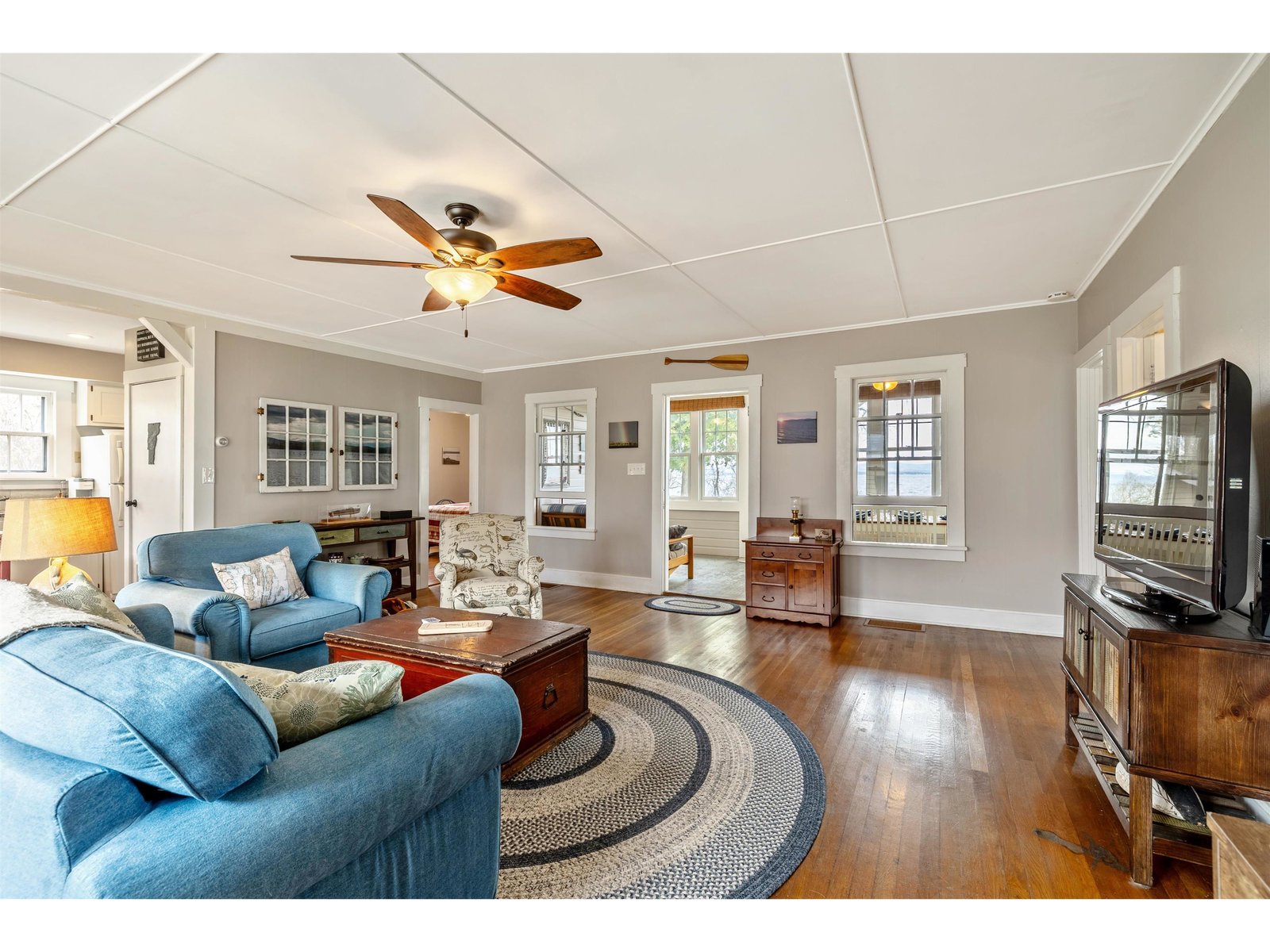 215 Lakeview Drive
