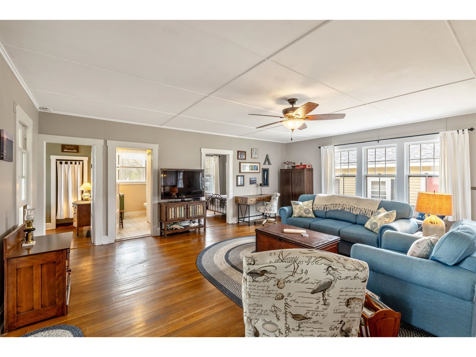 215 Lakeview Drive