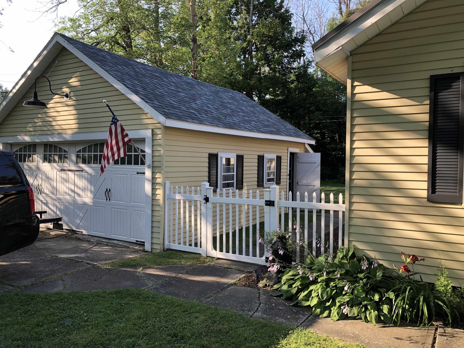215 Lakeview Drive