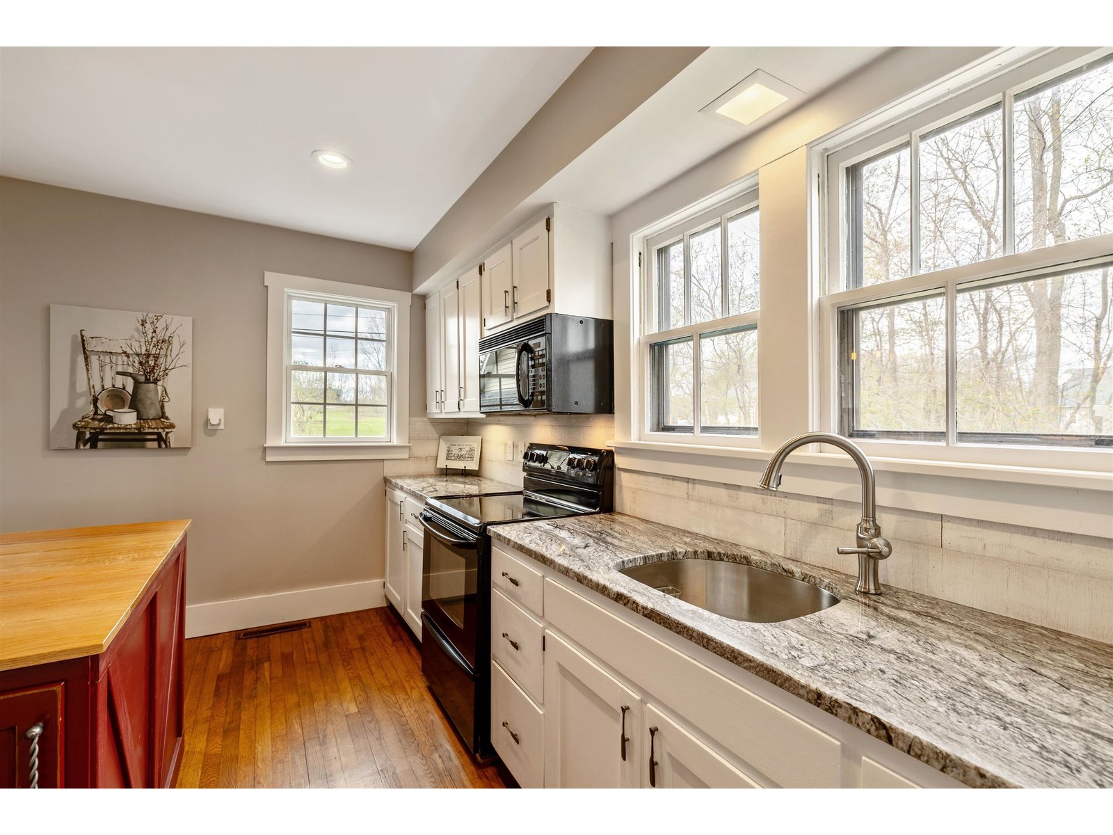 215 Lakeview Drive