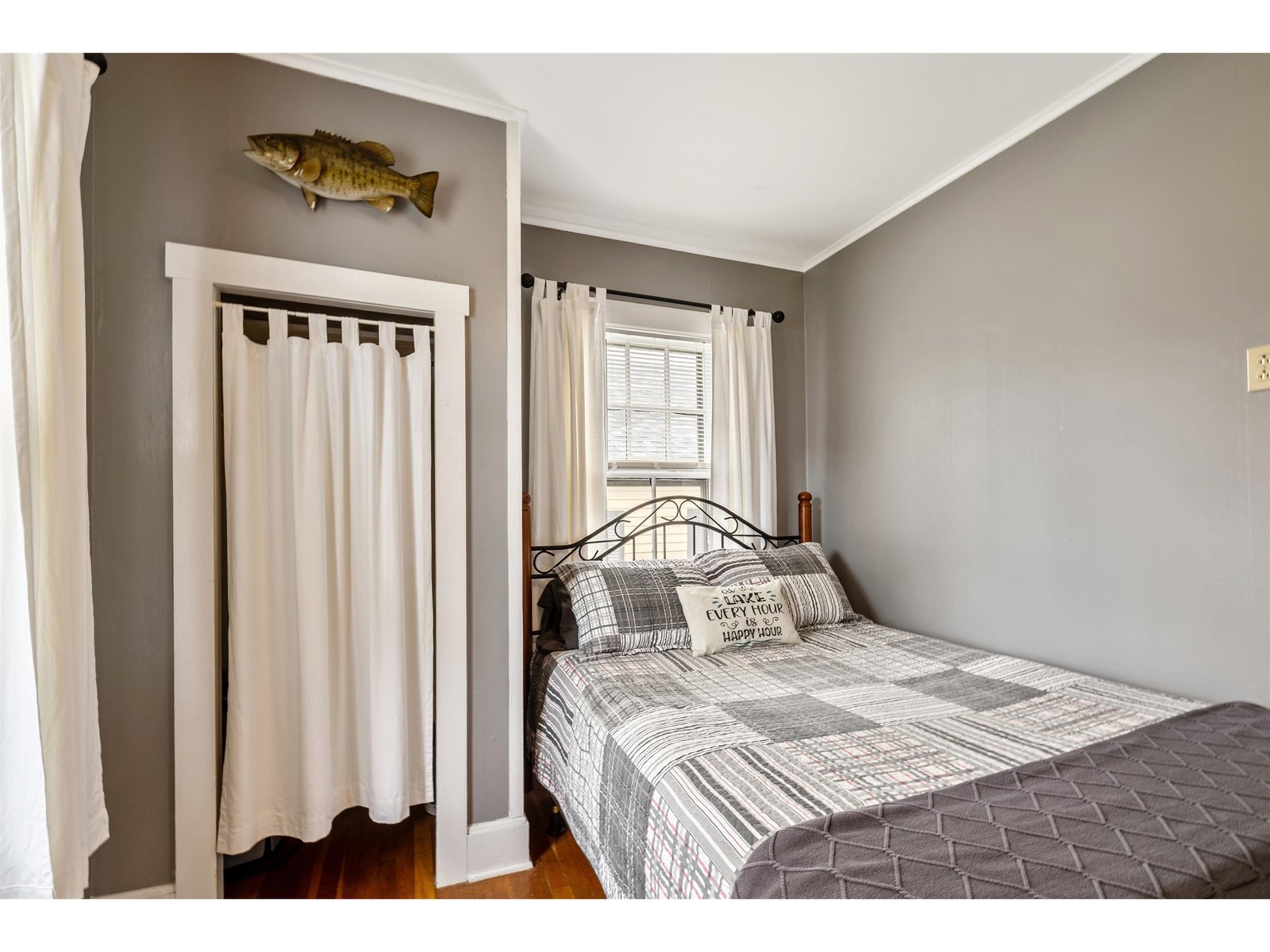 215 Lakeview Drive