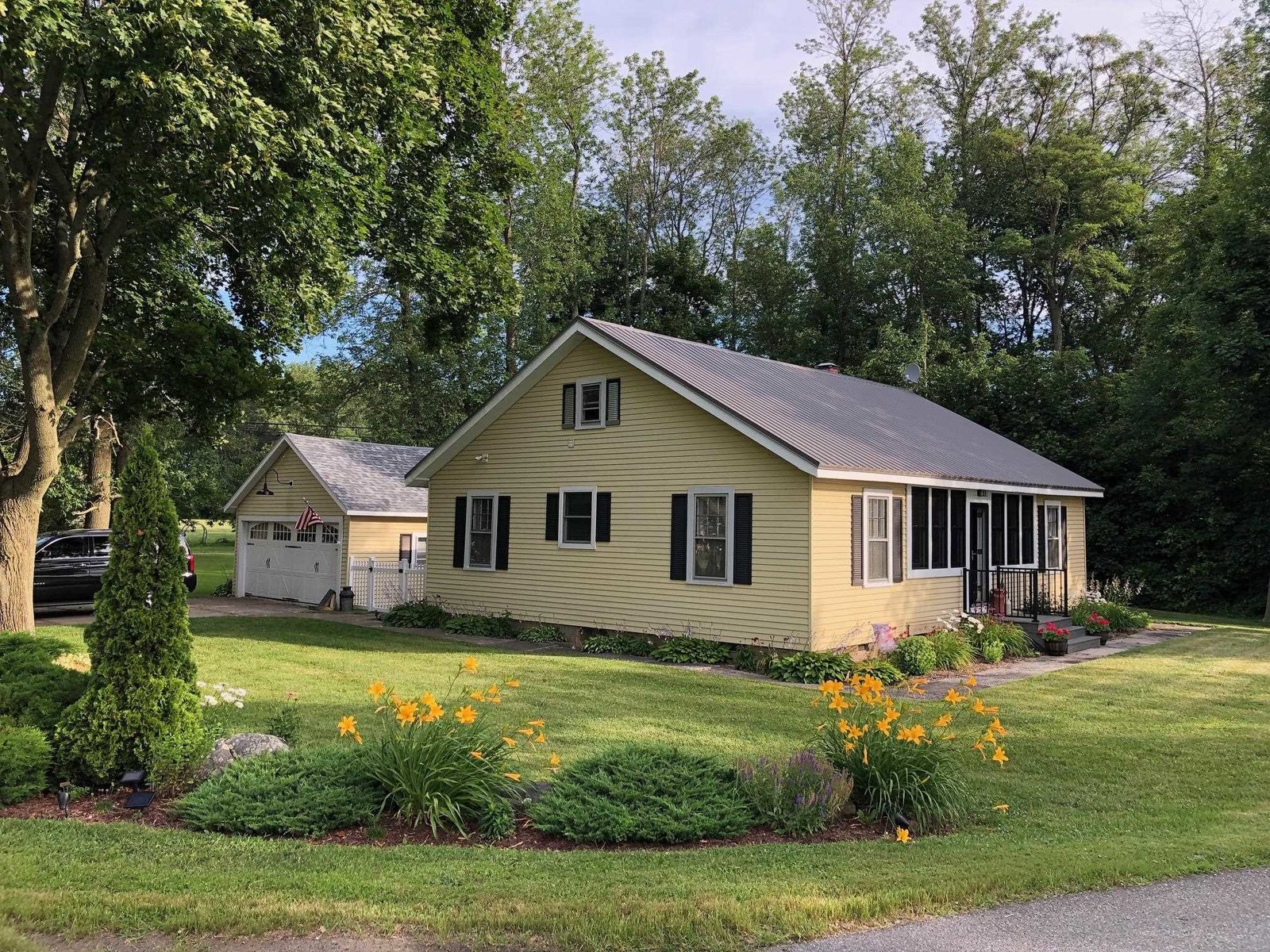 215 Lakeview Drive