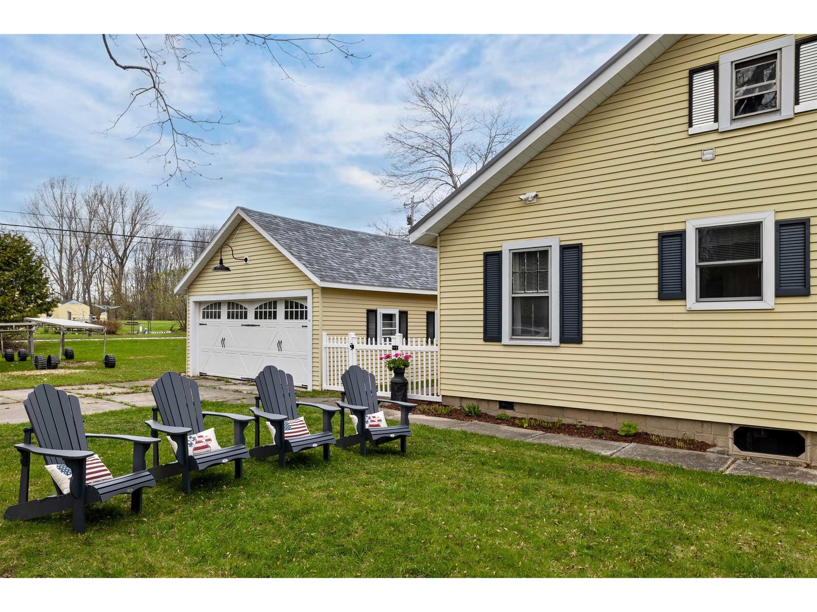 215 Lakeview Drive