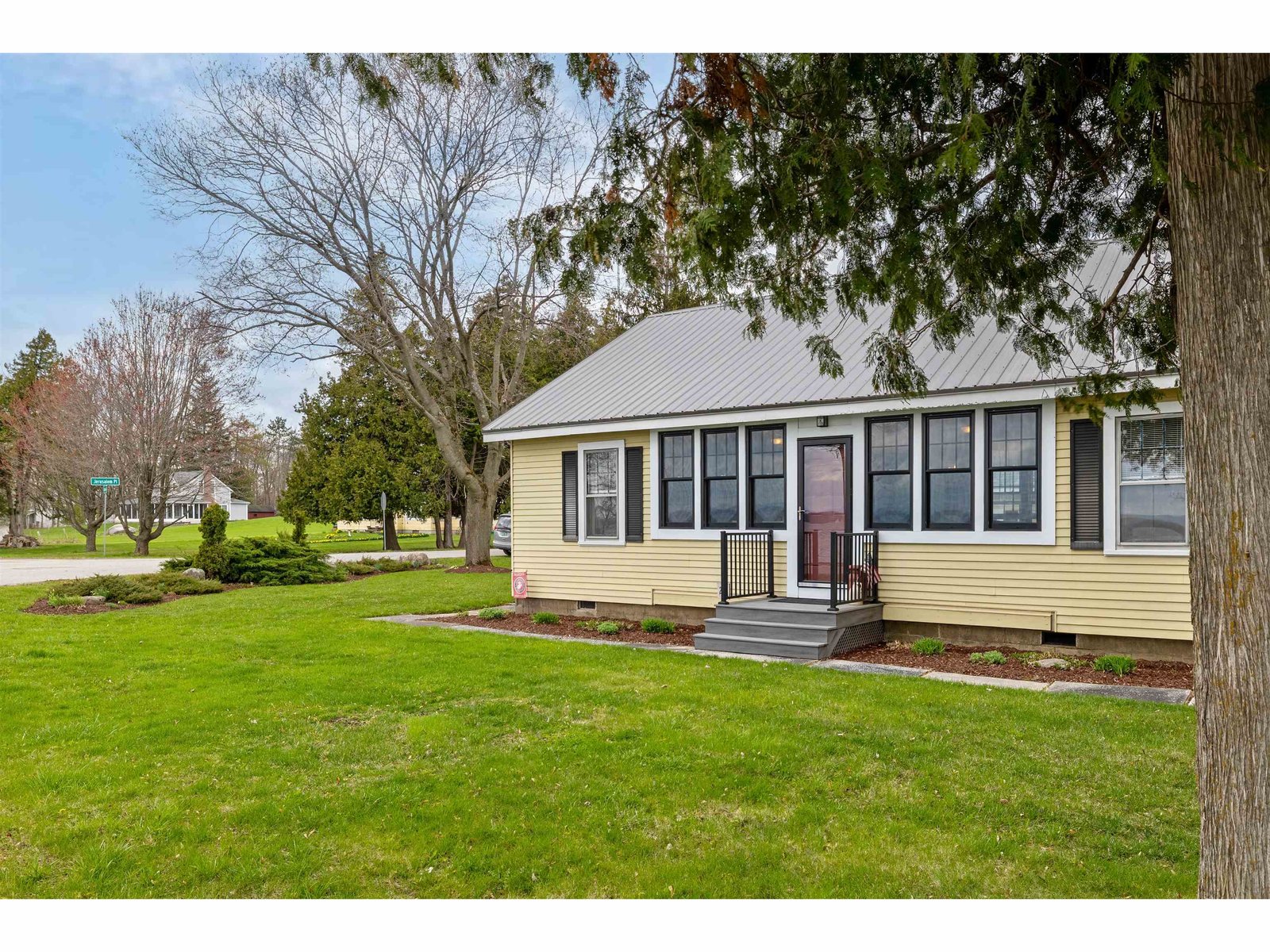 215 Lakeview Drive
