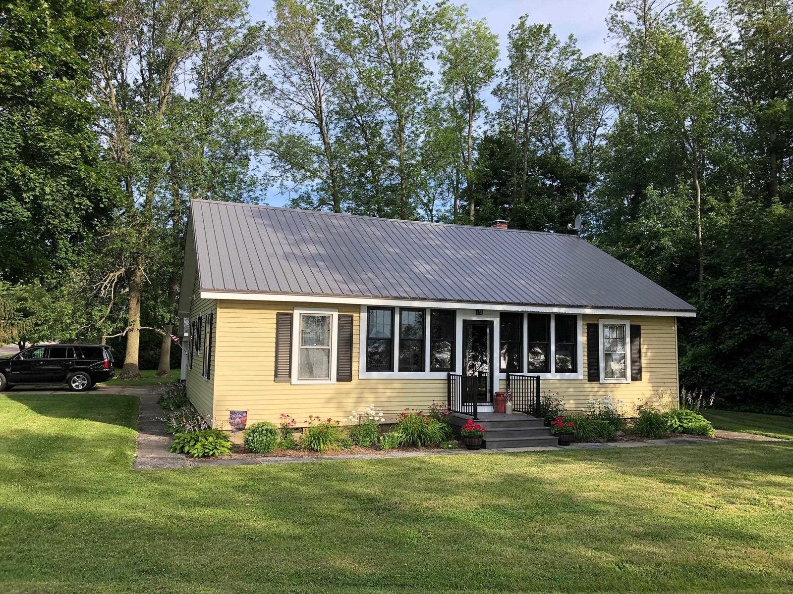 215 Lakeview Drive