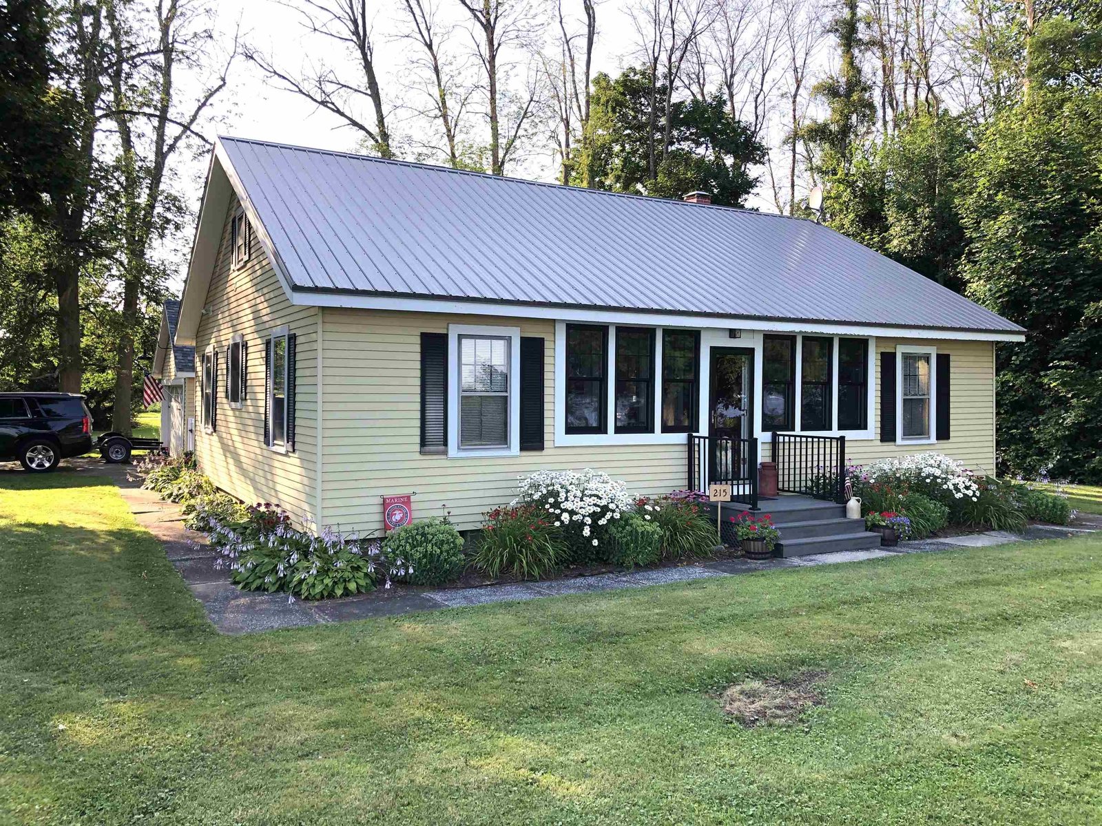 215 Lakeview Drive