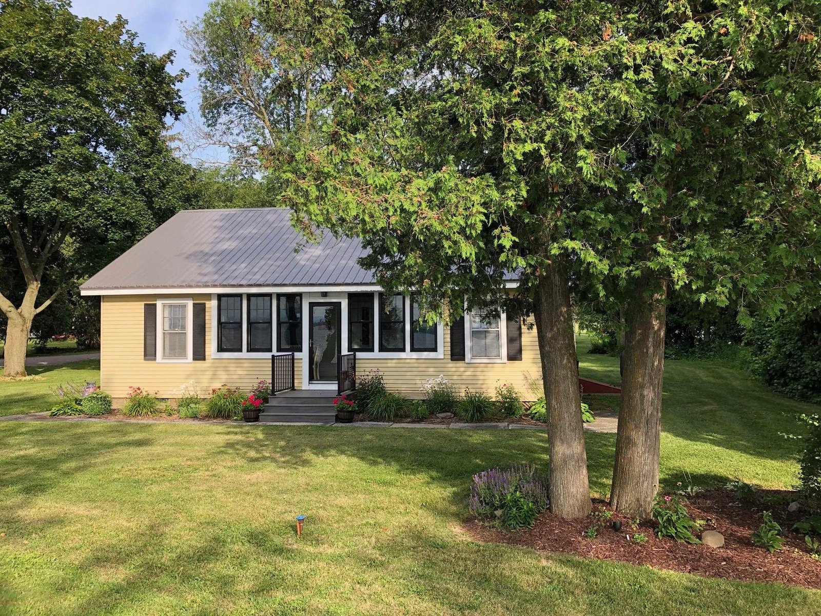 215 Lakeview Drive