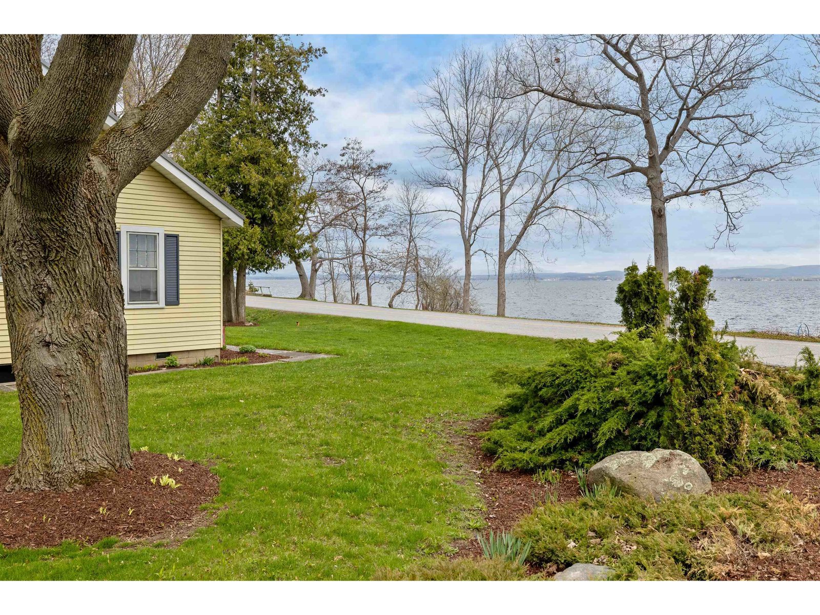 215 Lakeview Drive