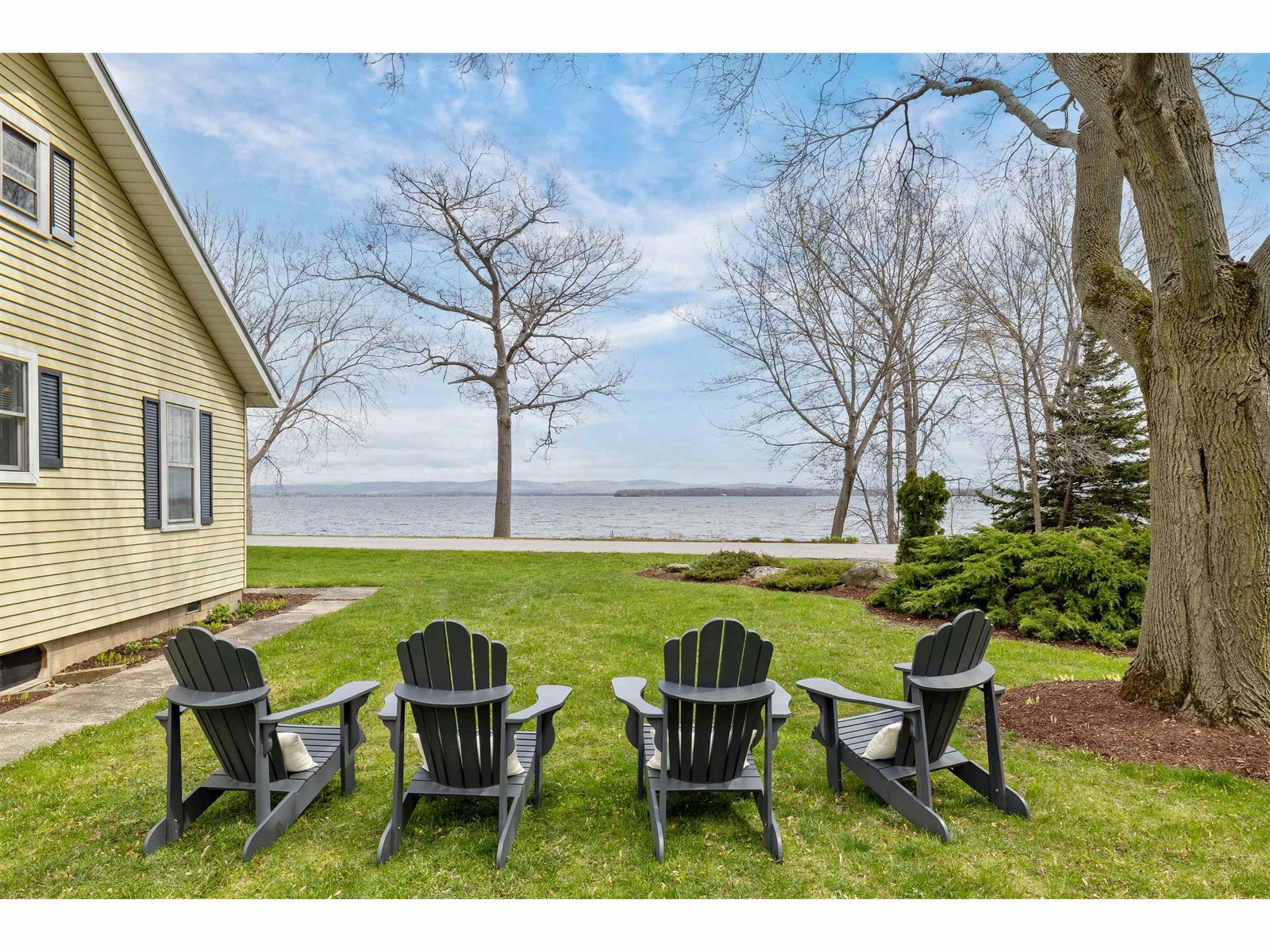 215 Lakeview Drive