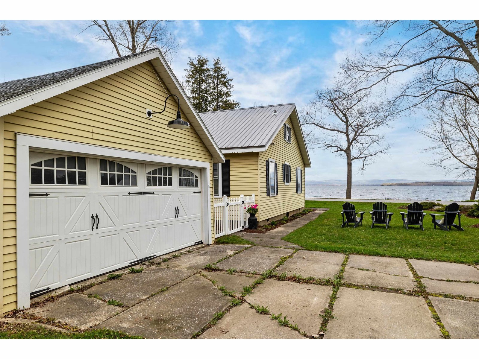 215 Lakeview Drive