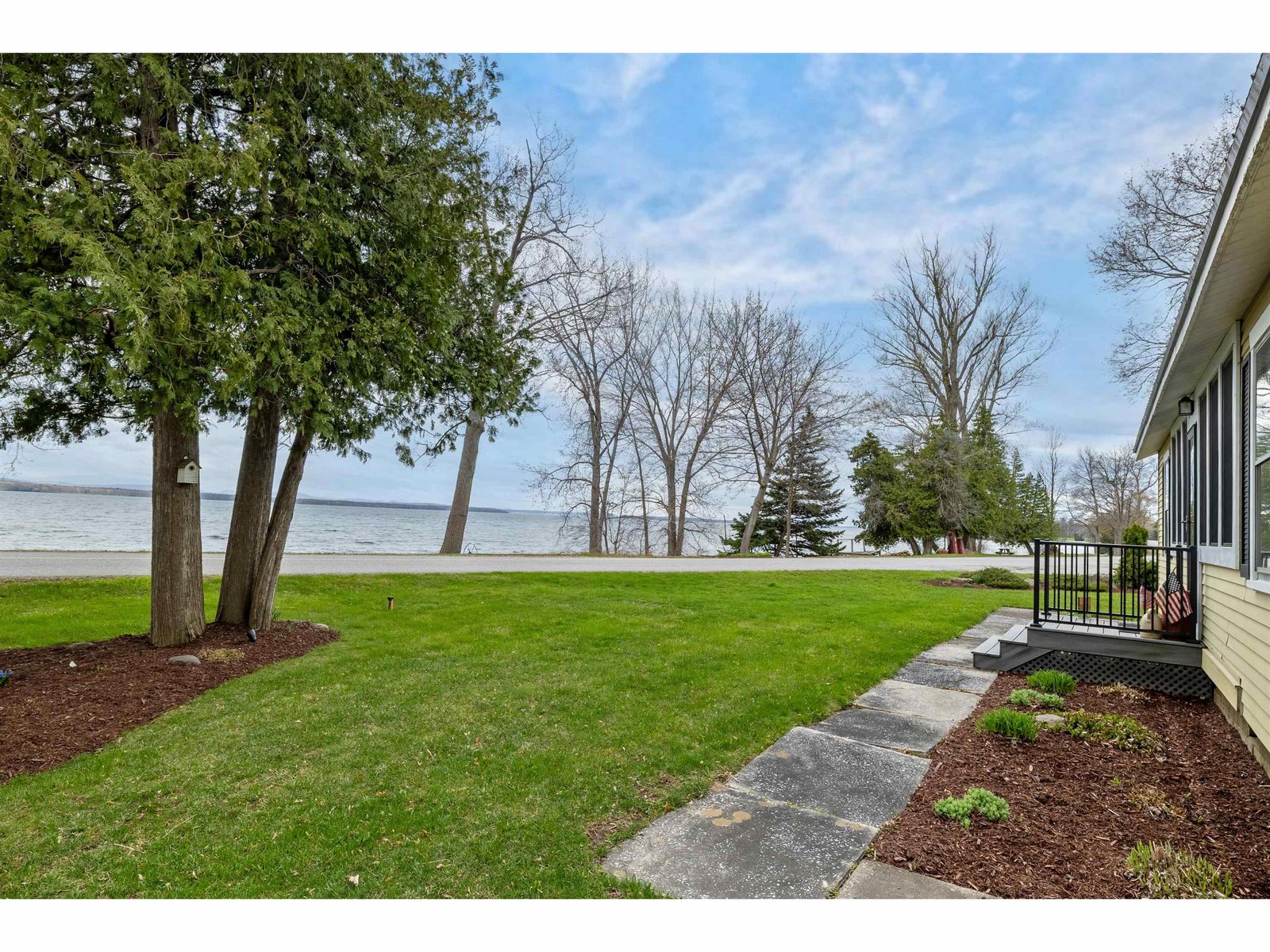 215 Lakeview Drive