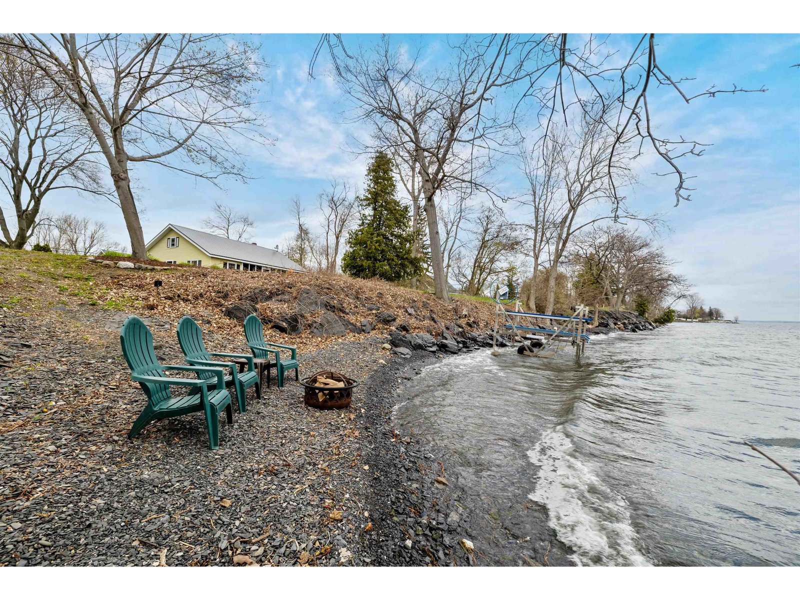 215 Lakeview Drive
