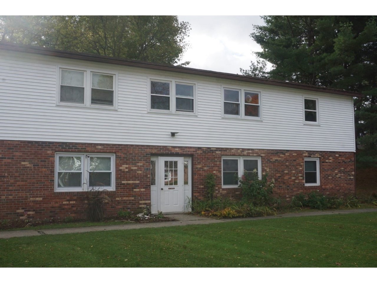 216 Sherwood Square