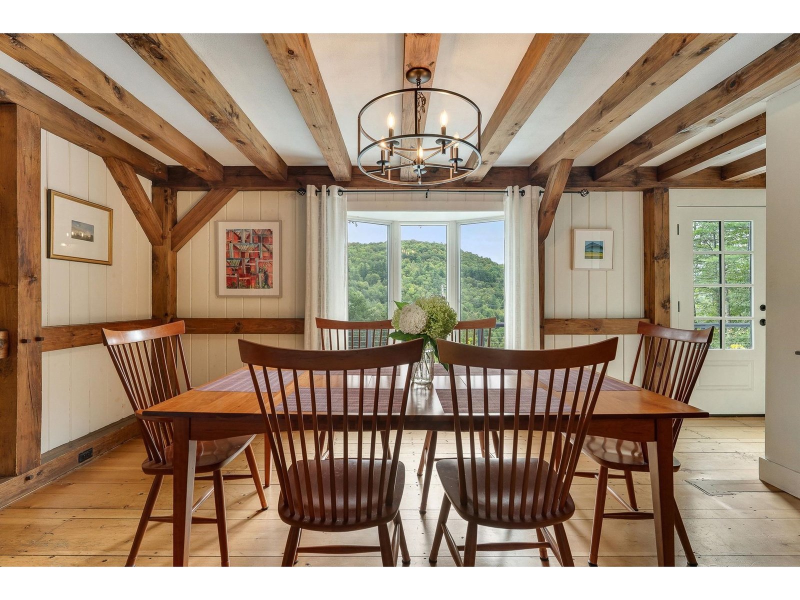 Dining to southerly view