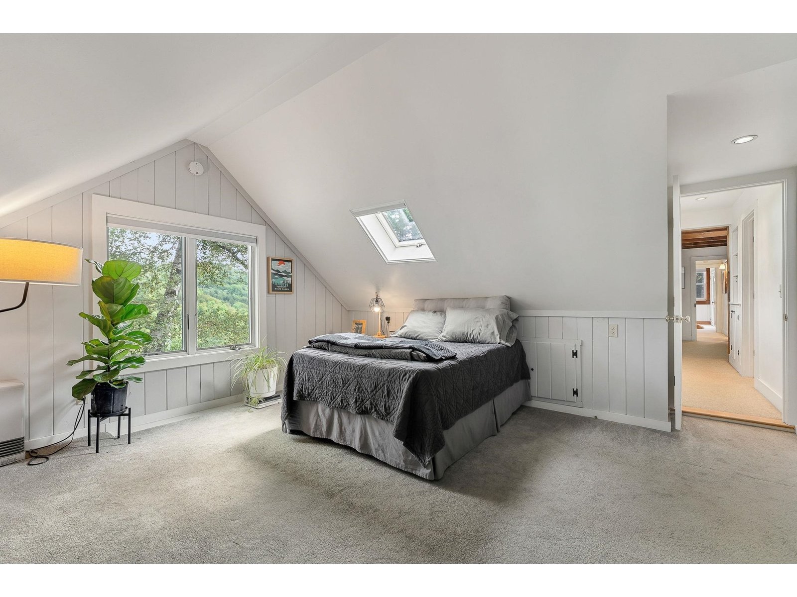 3rd bedroom to hallway