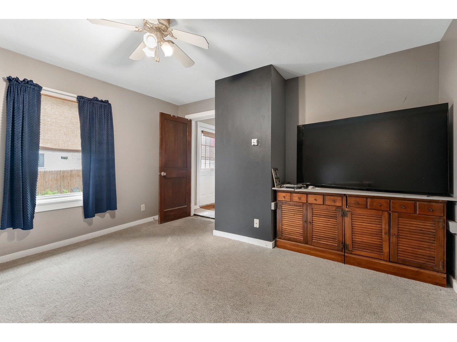 Office or second living room? Your choice!