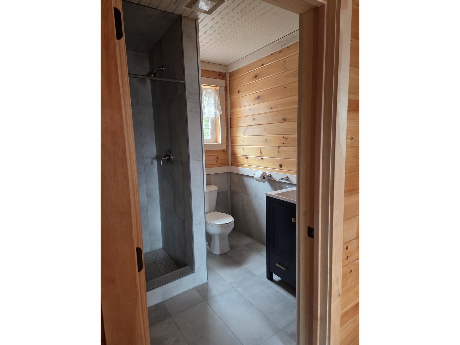 2nd Floor Bath