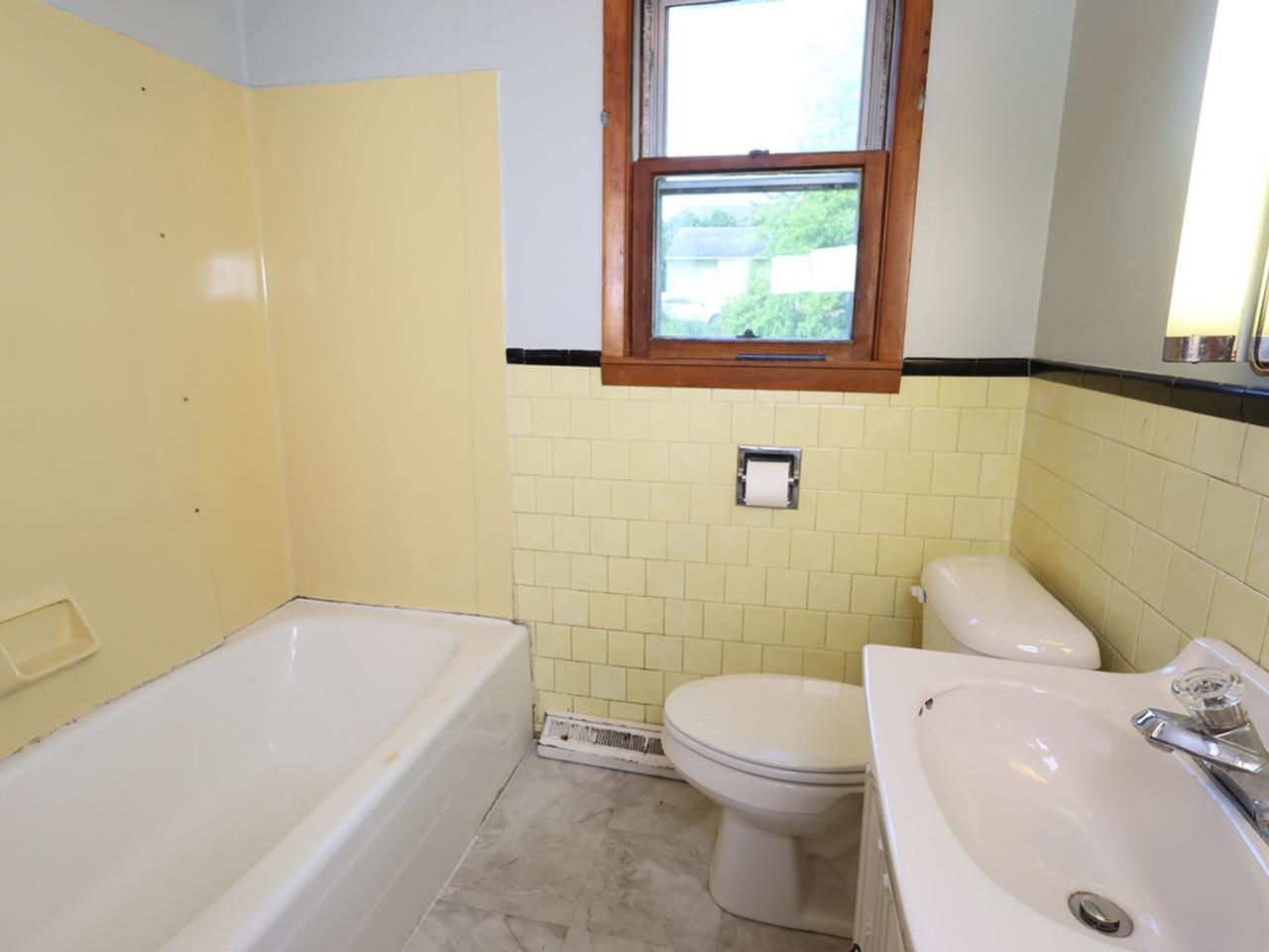 Full bath tiled wall