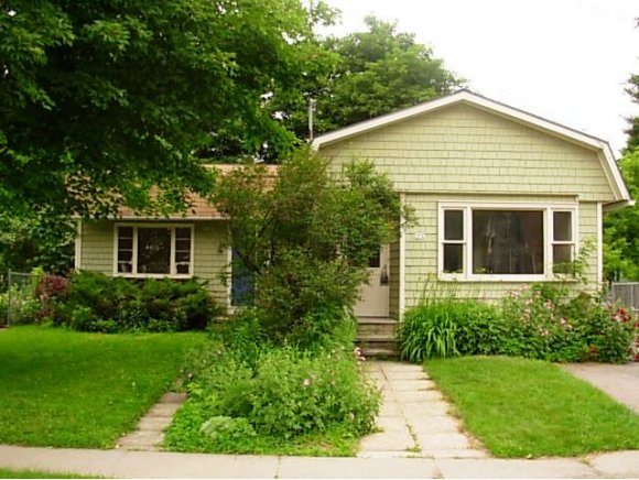 22 1/2 East ST
