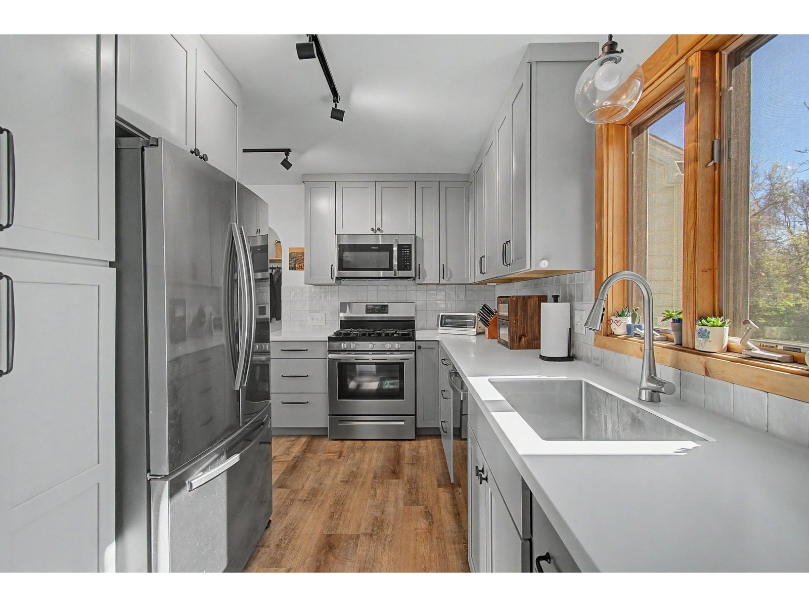22 Davis Parkway