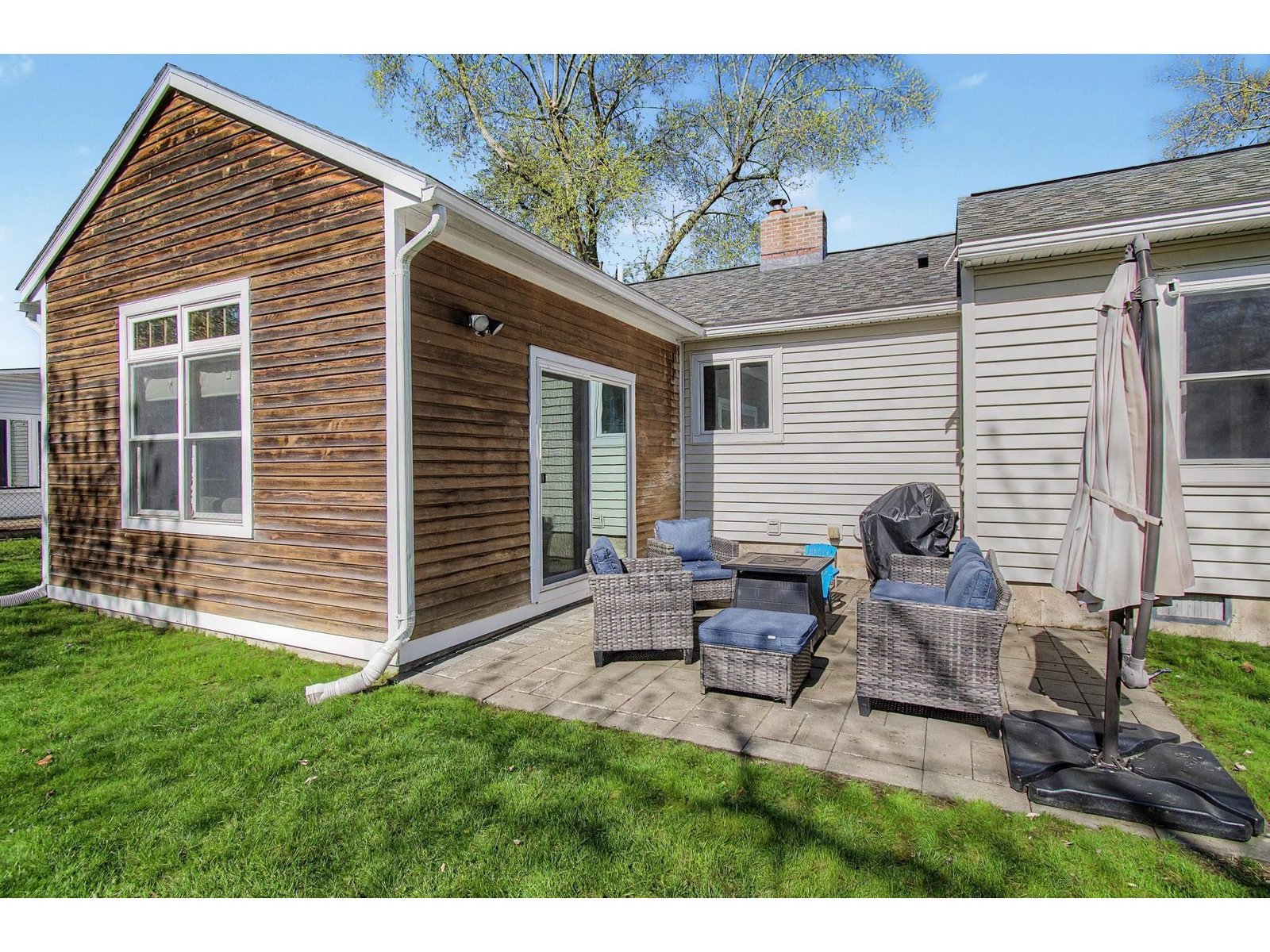 22 Davis Parkway