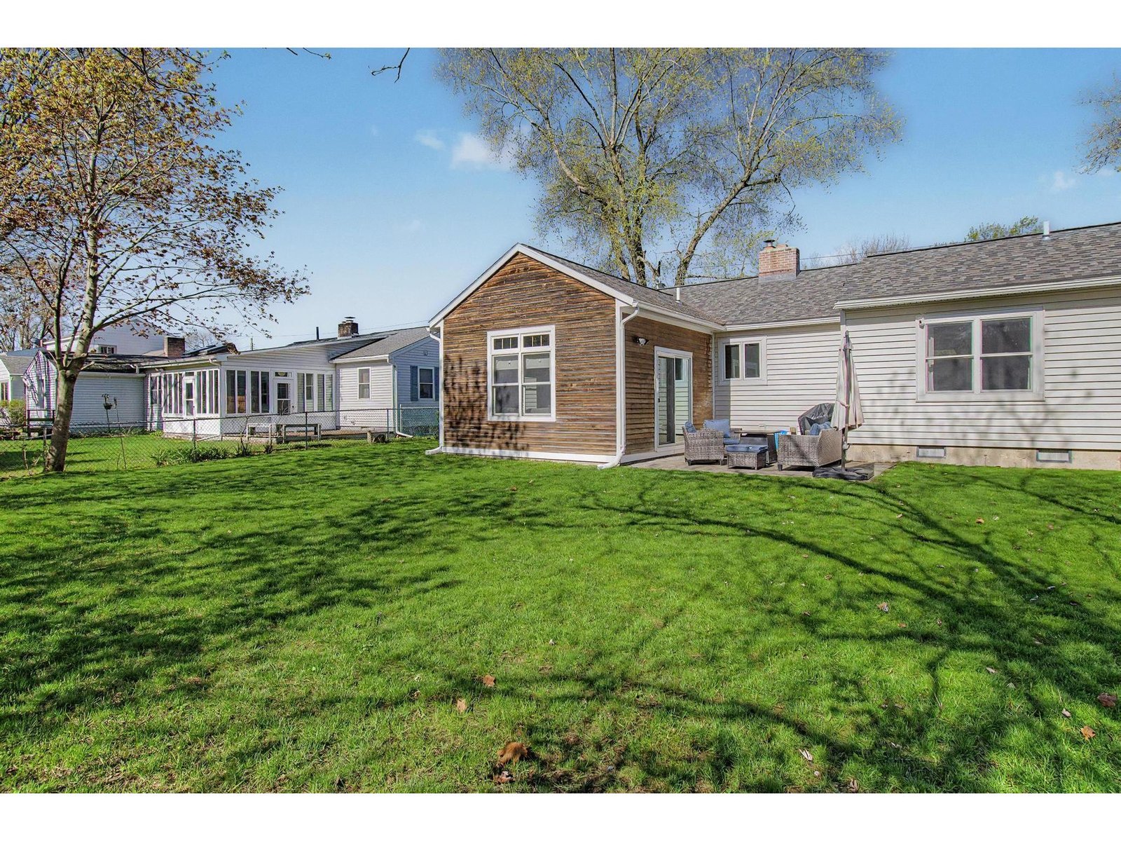 22 Davis Parkway