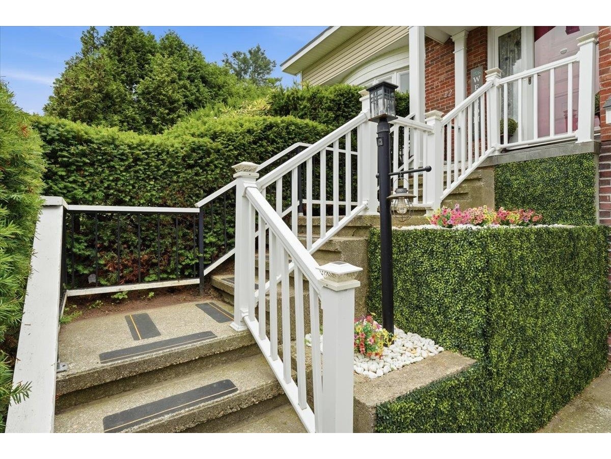 22 Redwood Terrace