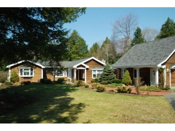 220 Forest Ln