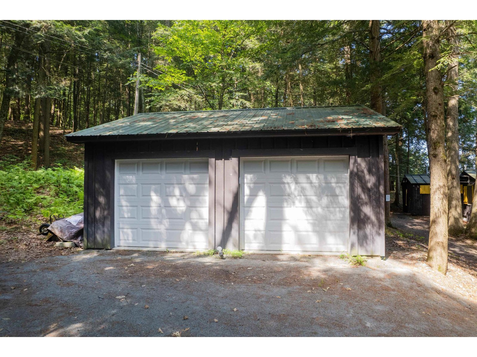 Detached 2-car heated garage