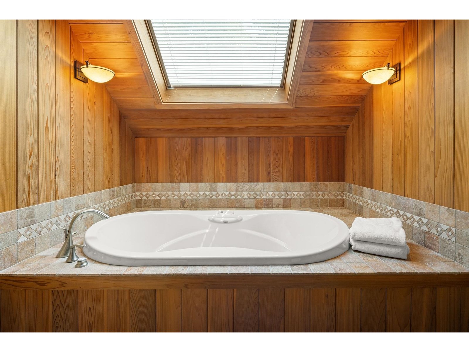 Soak in a deep tub under the stars