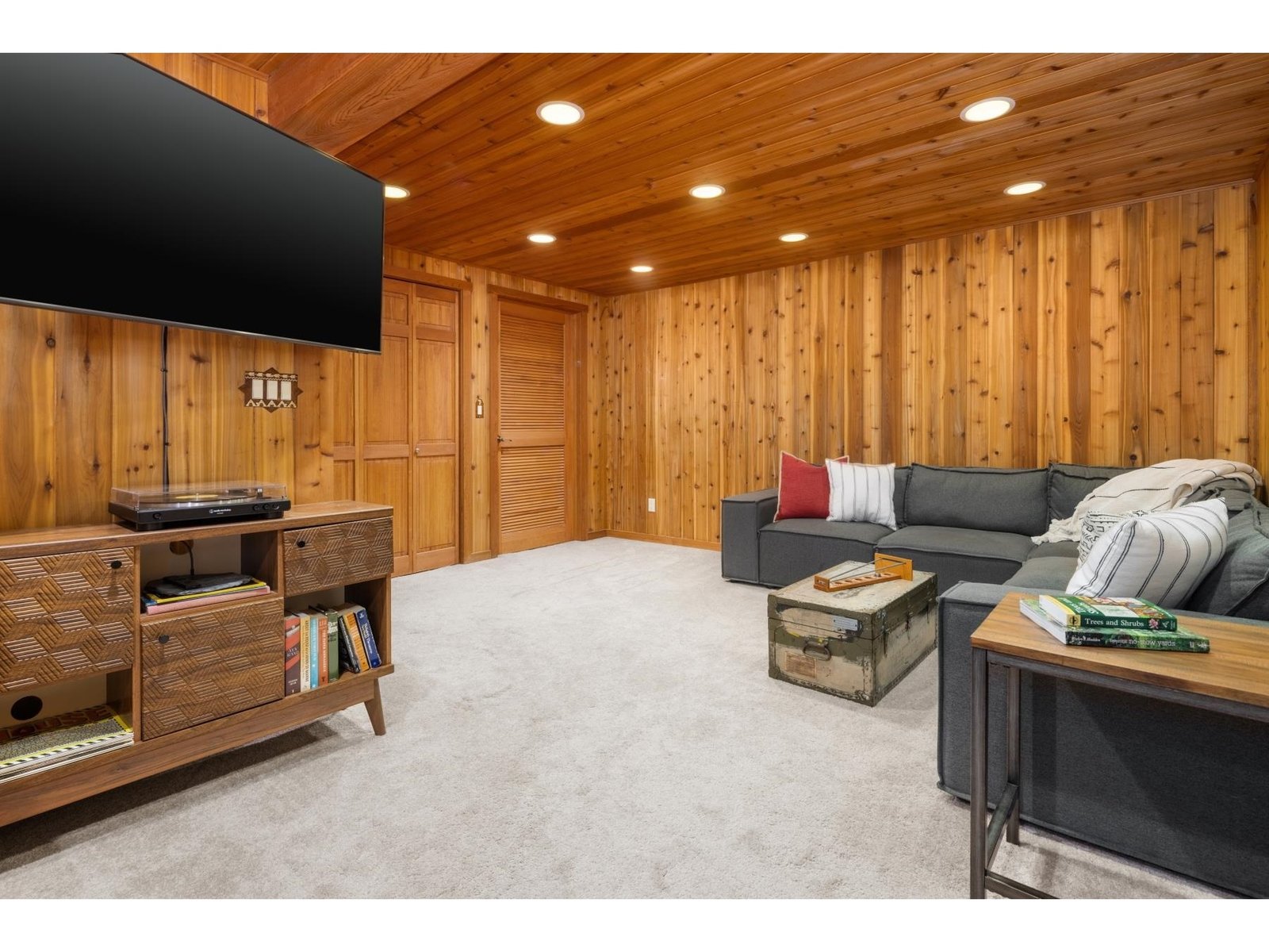 Lower level-rich tongue and groove wood panelling