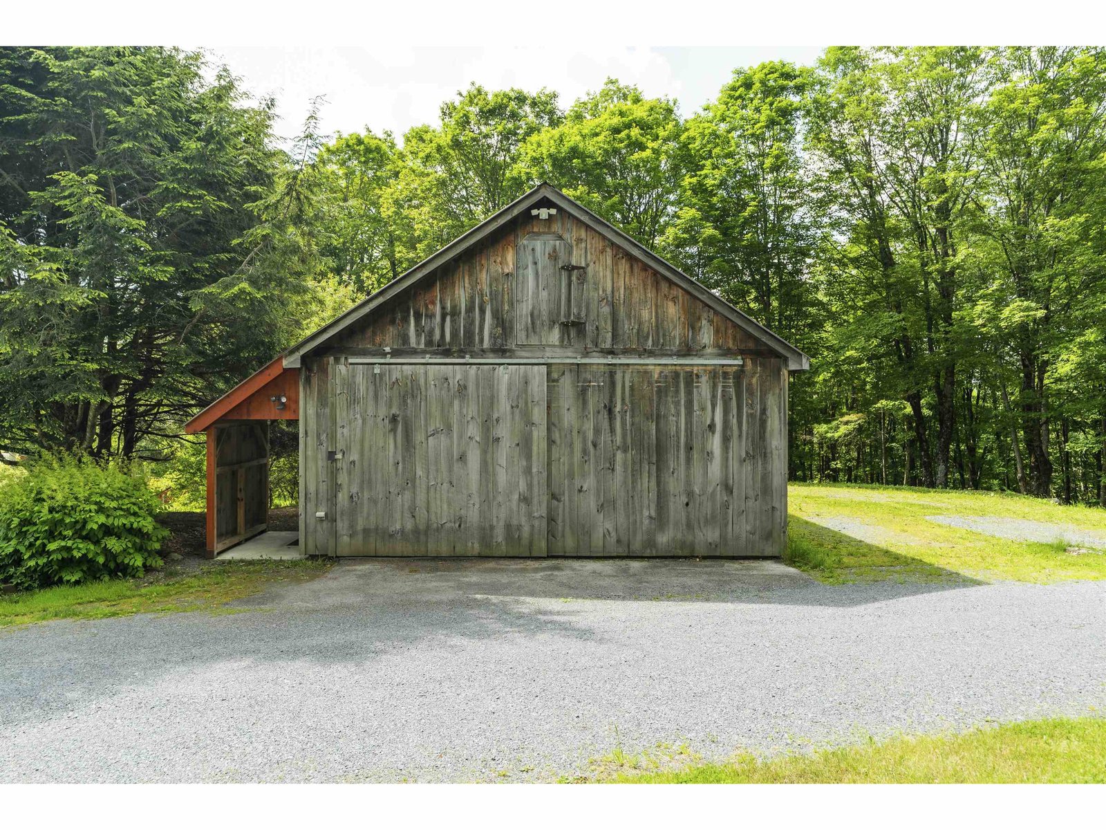 Over sized detached 2 car garage