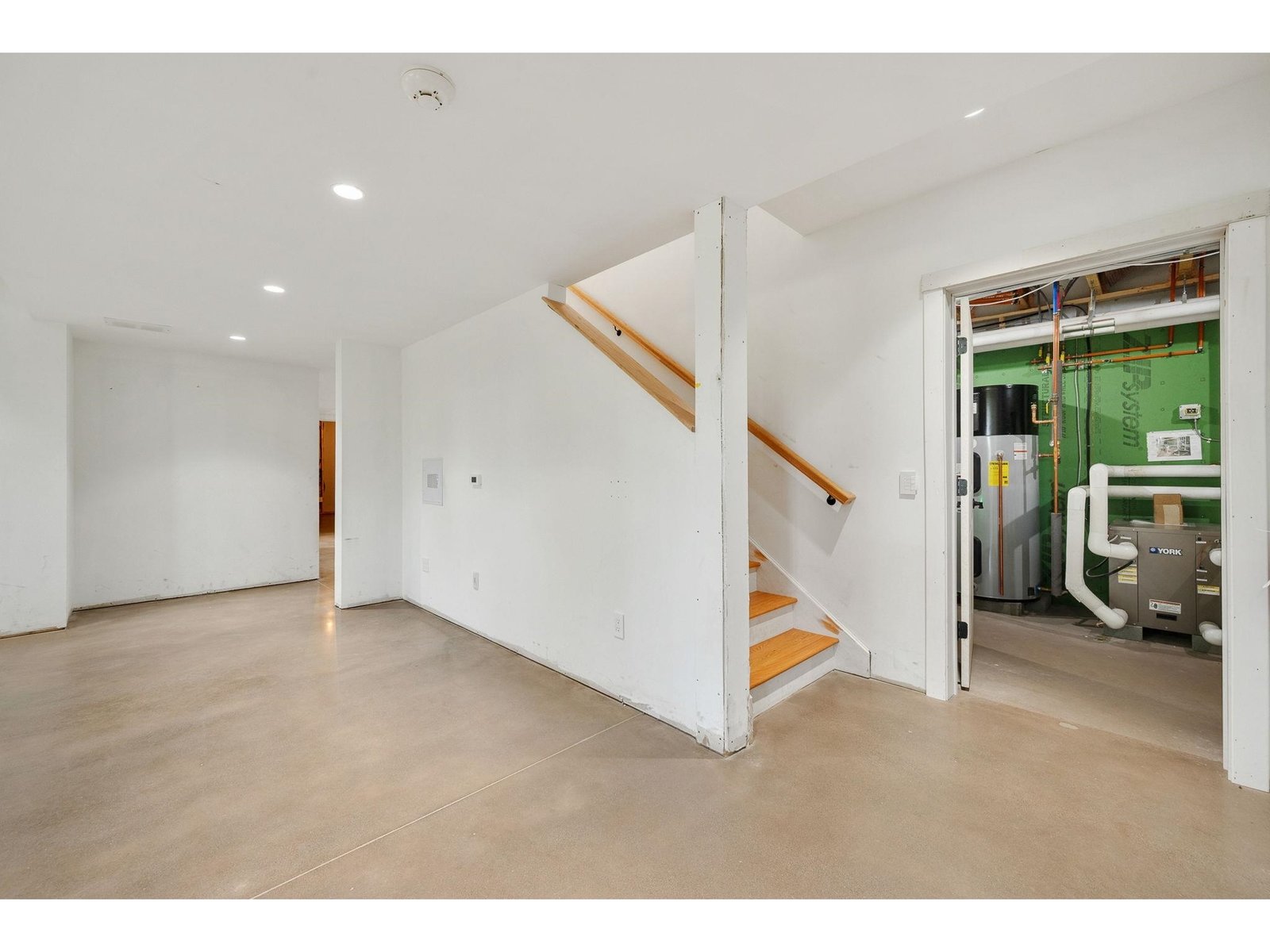 Basement access to utility room