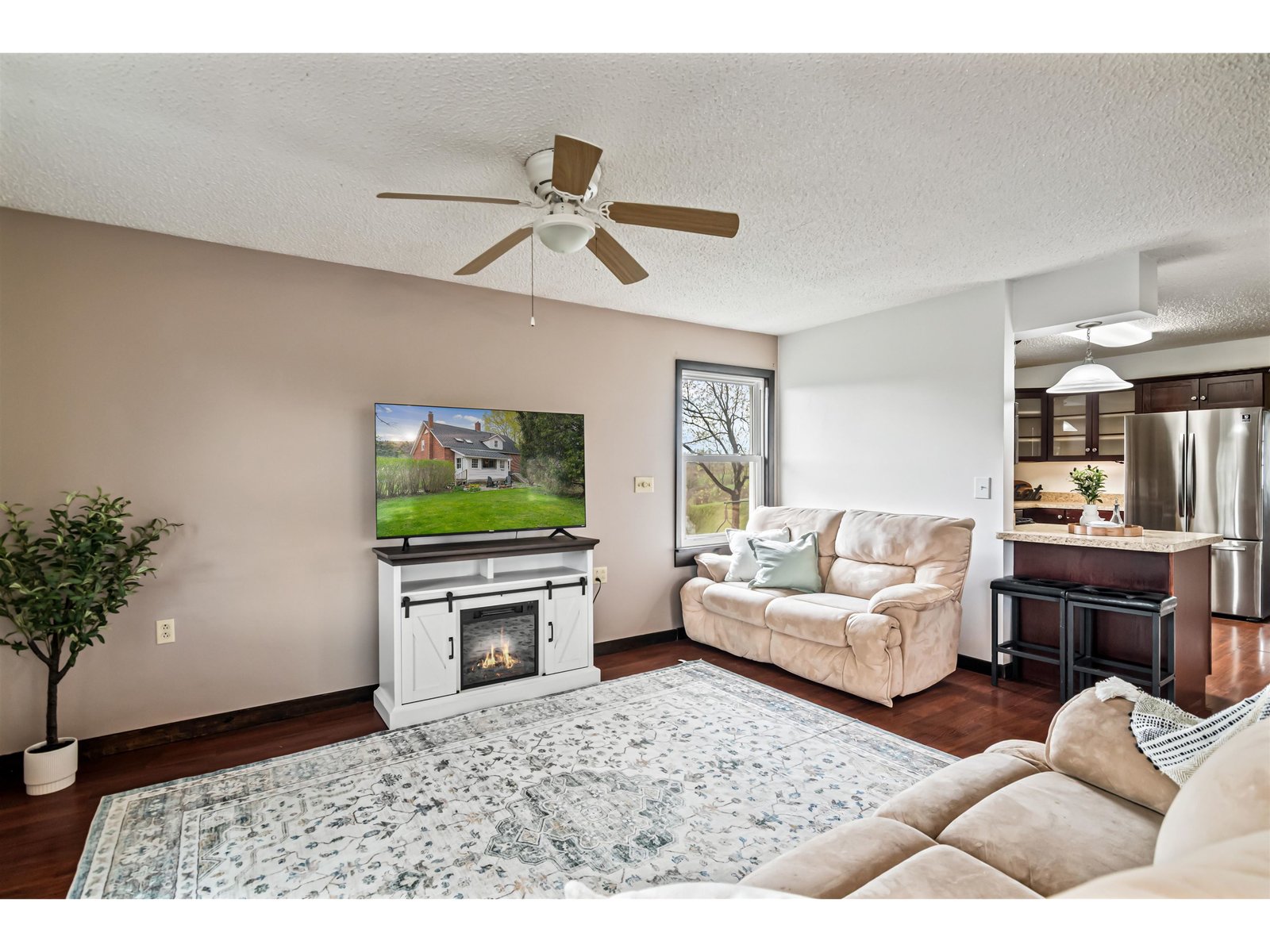 227 W Berkshire Road