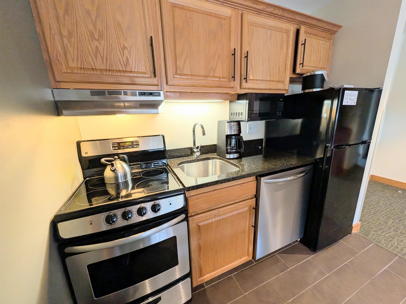 228 East Mountain Road, Unit D GRAND HOTEL 112 III (TALABAC)