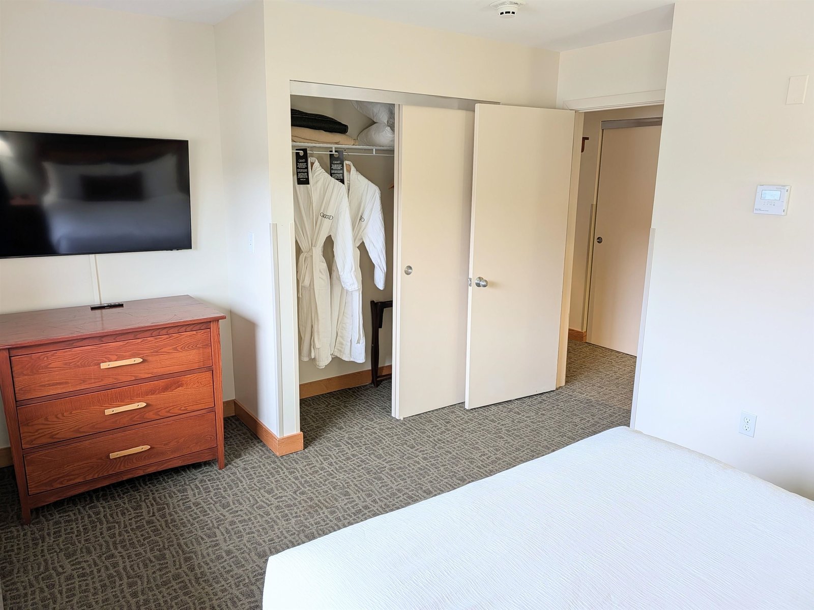228 East Mountain Road, Unit D GRAND HOTEL 112 III (TALABAC)