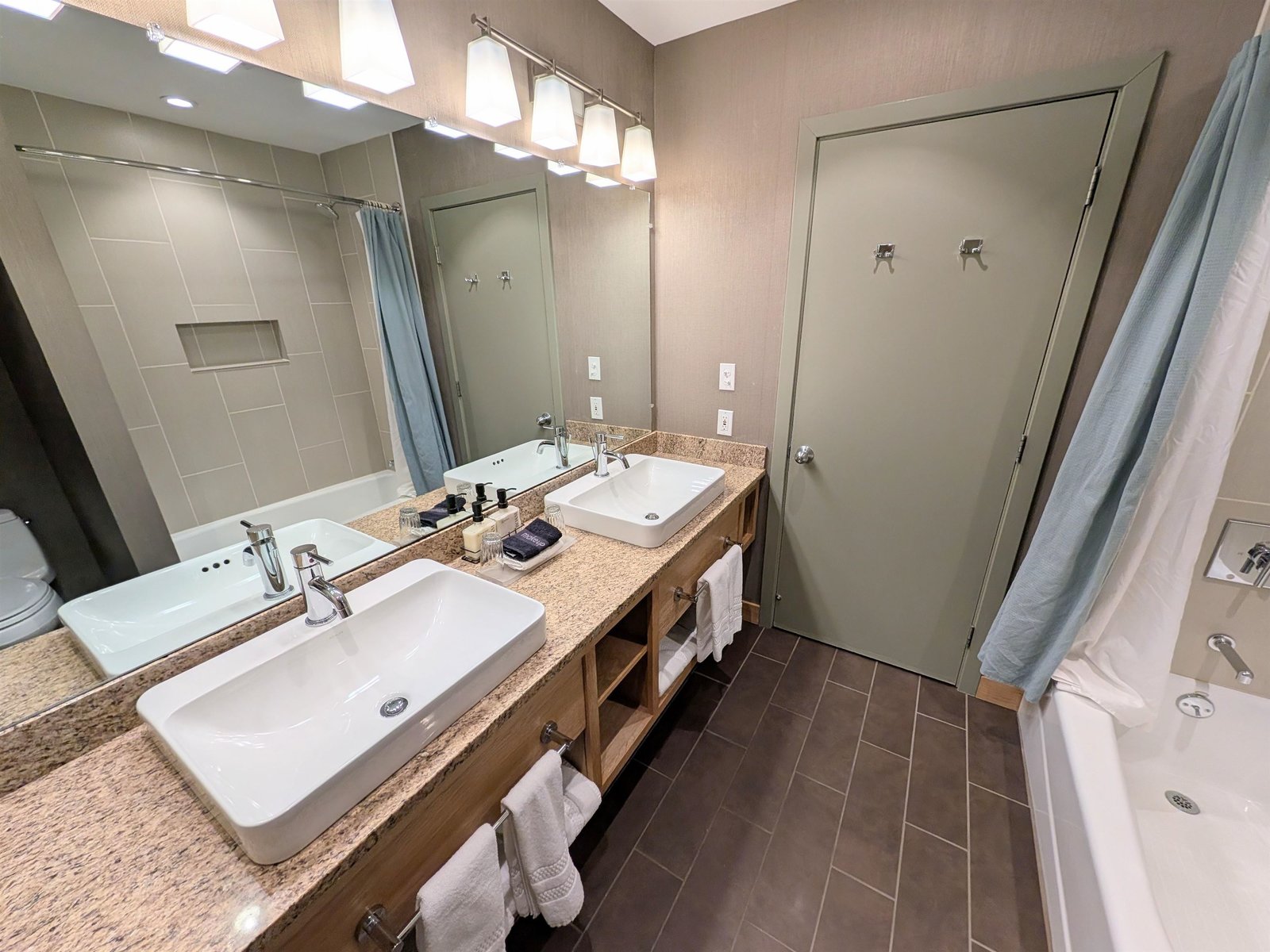 228 East Mountain Road, Unit D GRAND HOTEL 112 III (TALABAC)