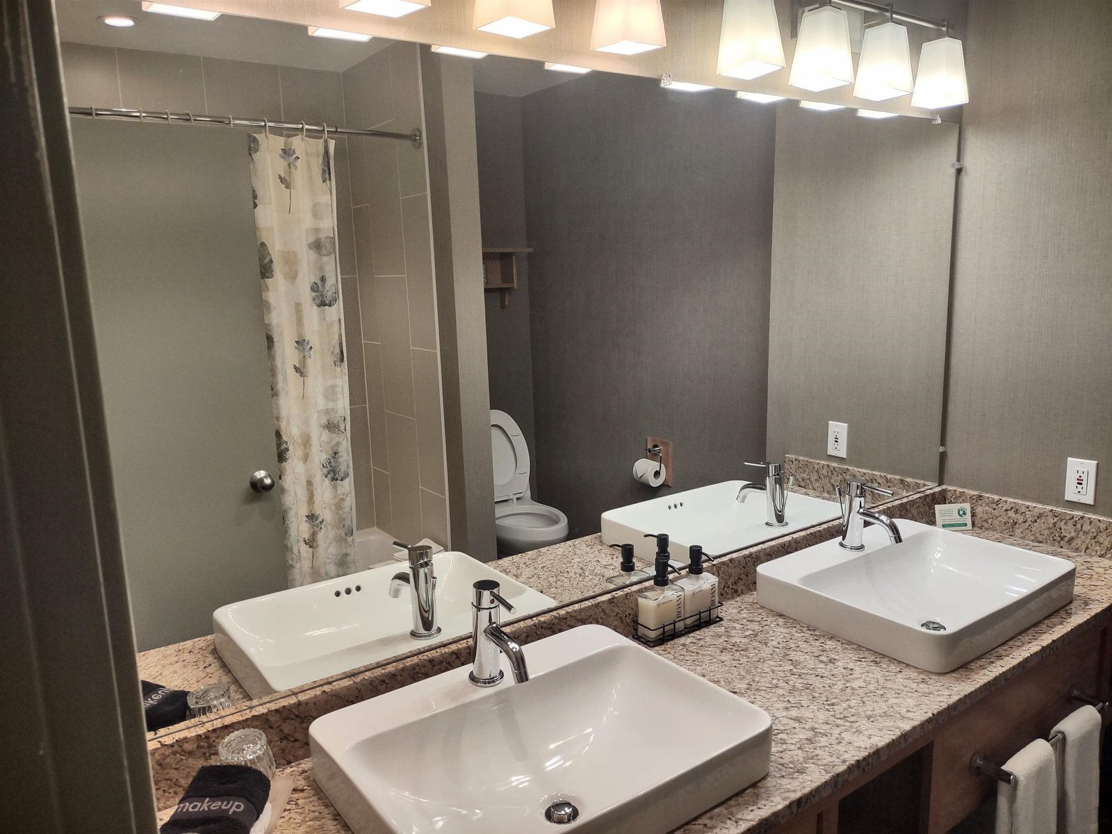 228 East Mountain Road, Unit DA DUP GRAND HOTEL 152 II (GODBOUT)
