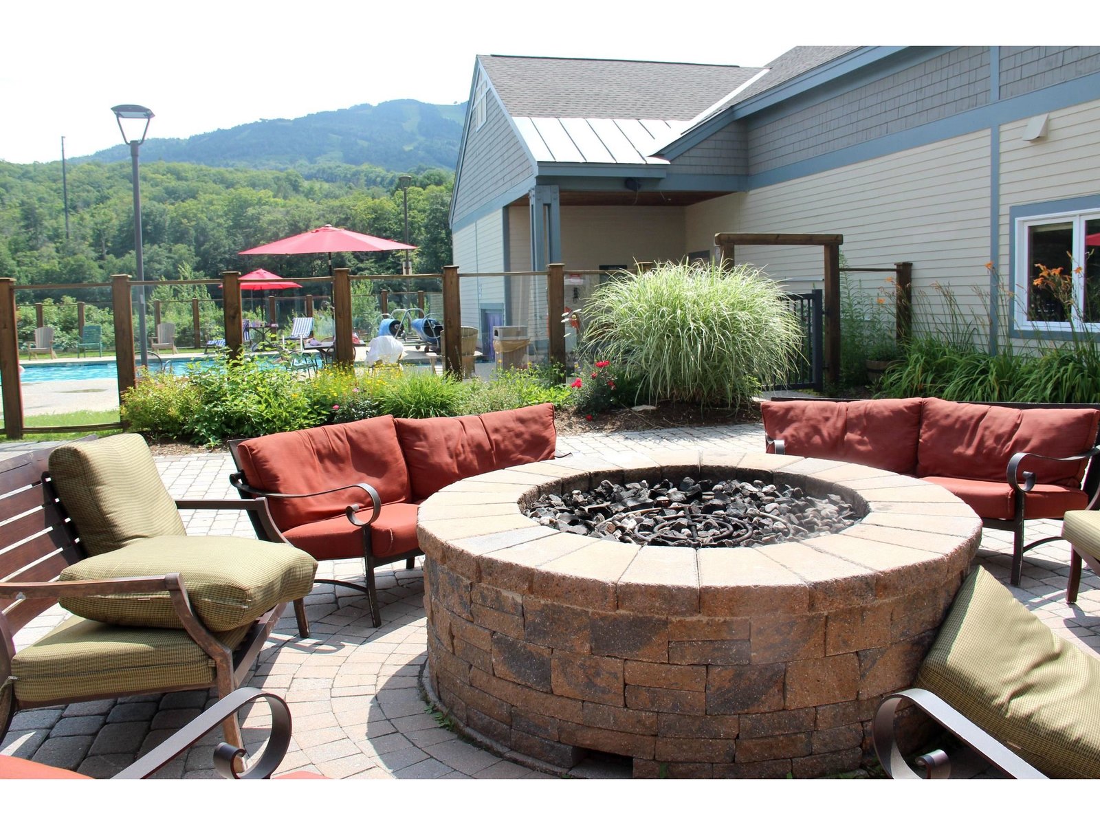 Outdoor firepit