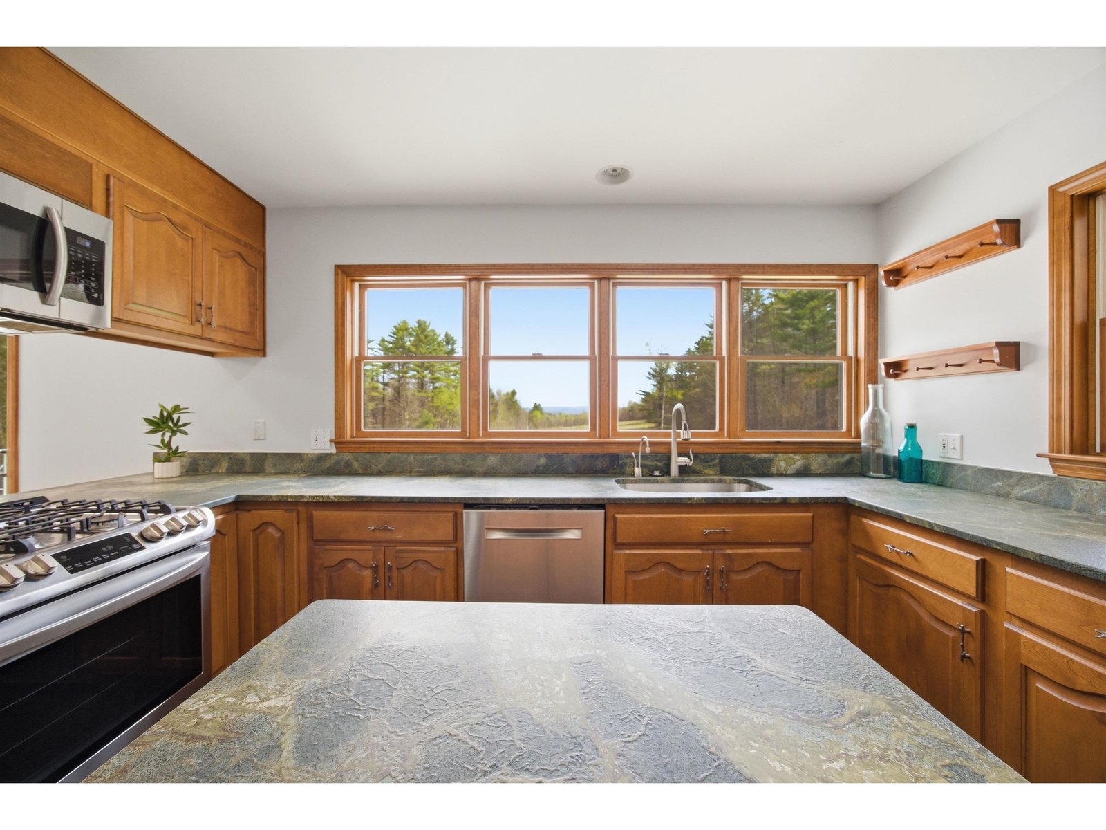 228 Leonard Road