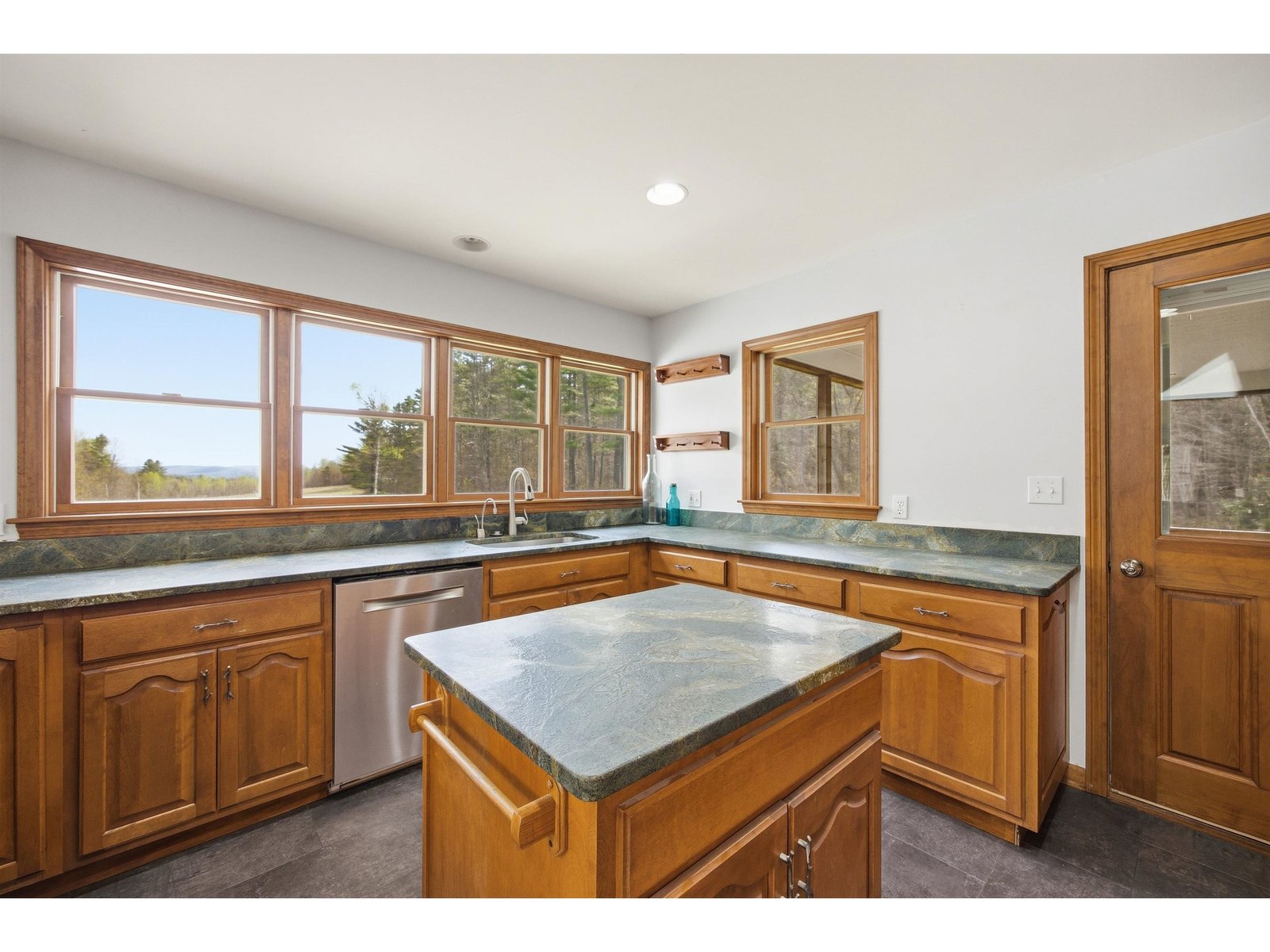 228 Leonard Road