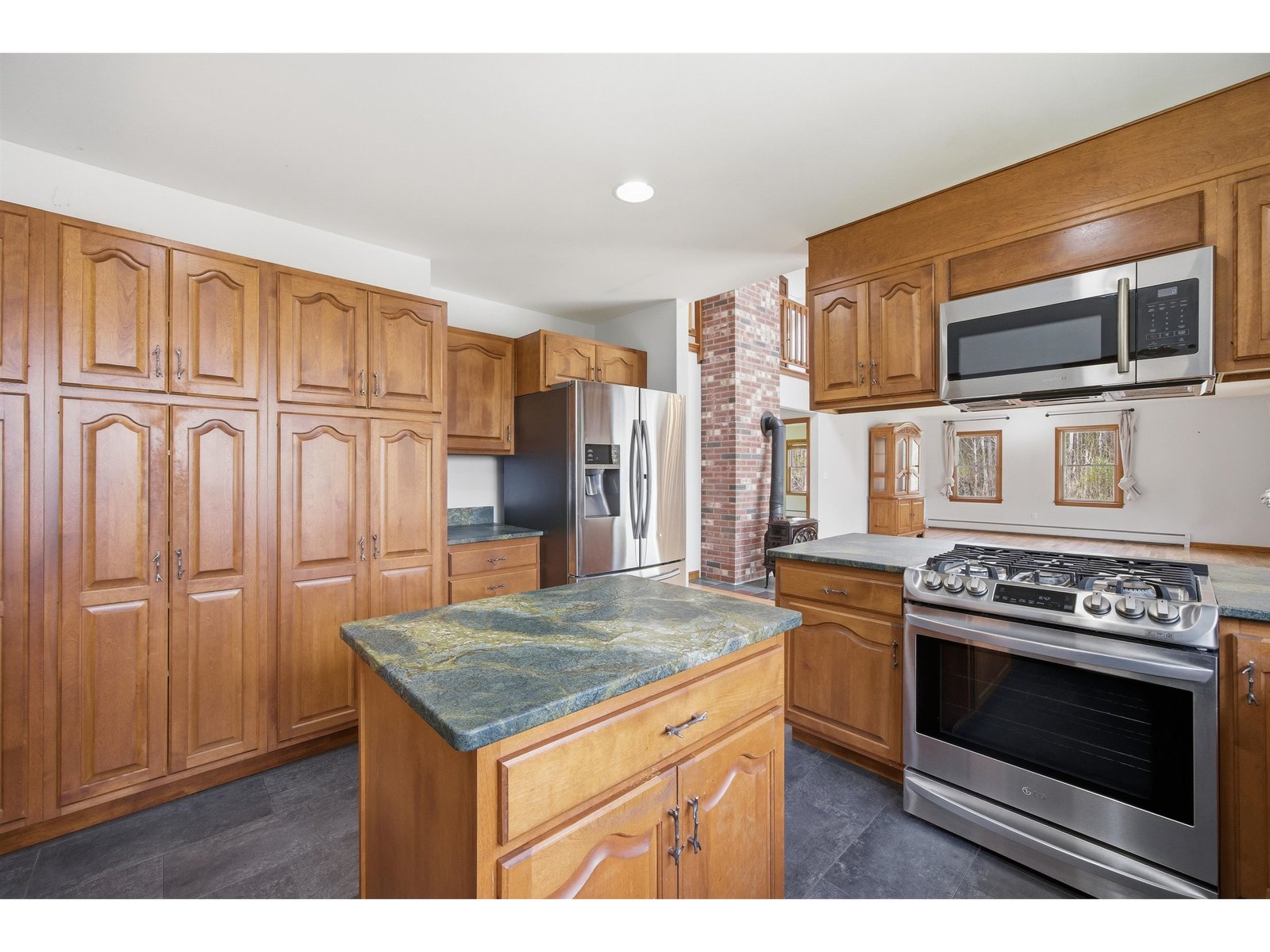 228 Leonard Road