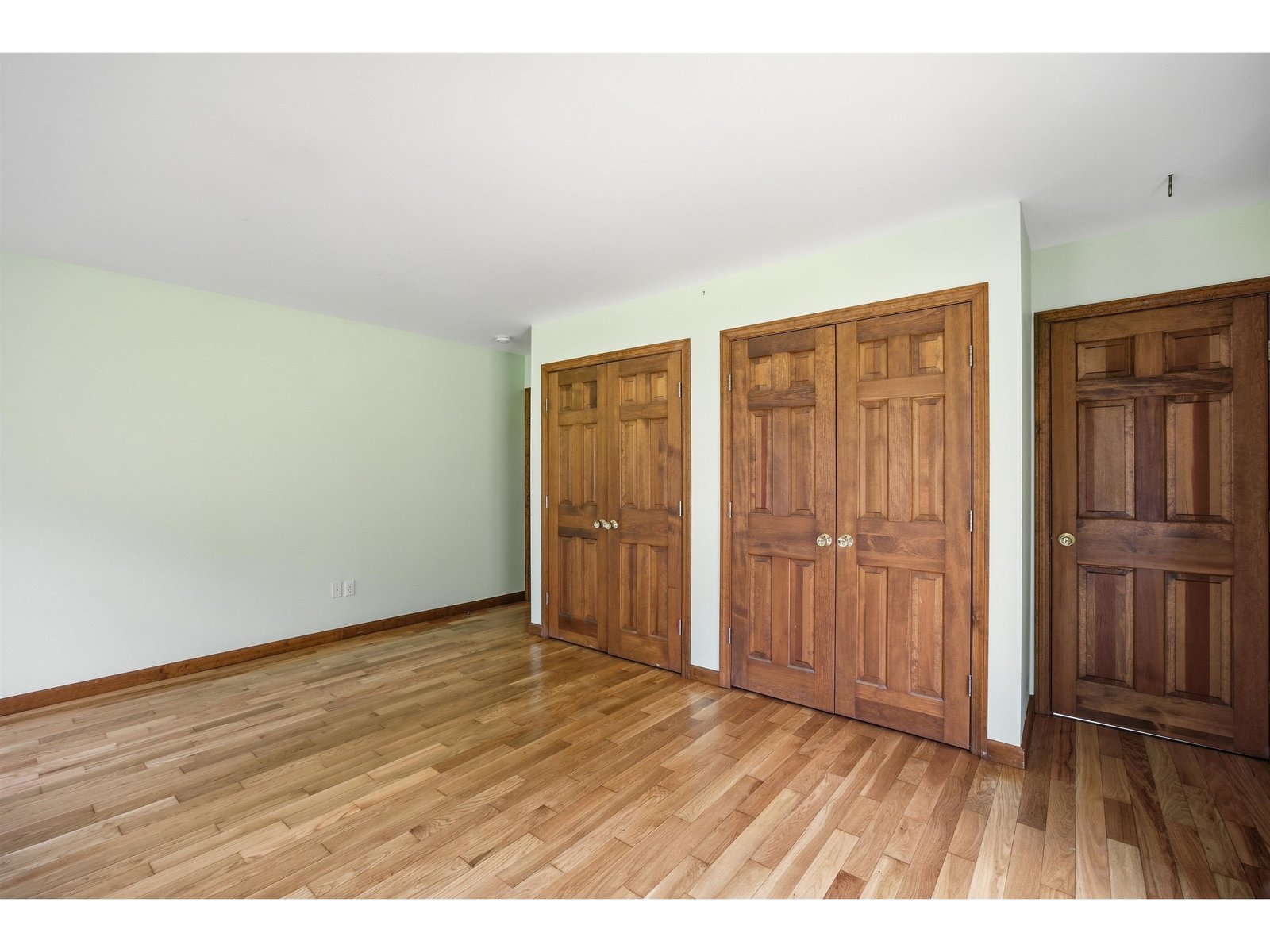228 Leonard Road